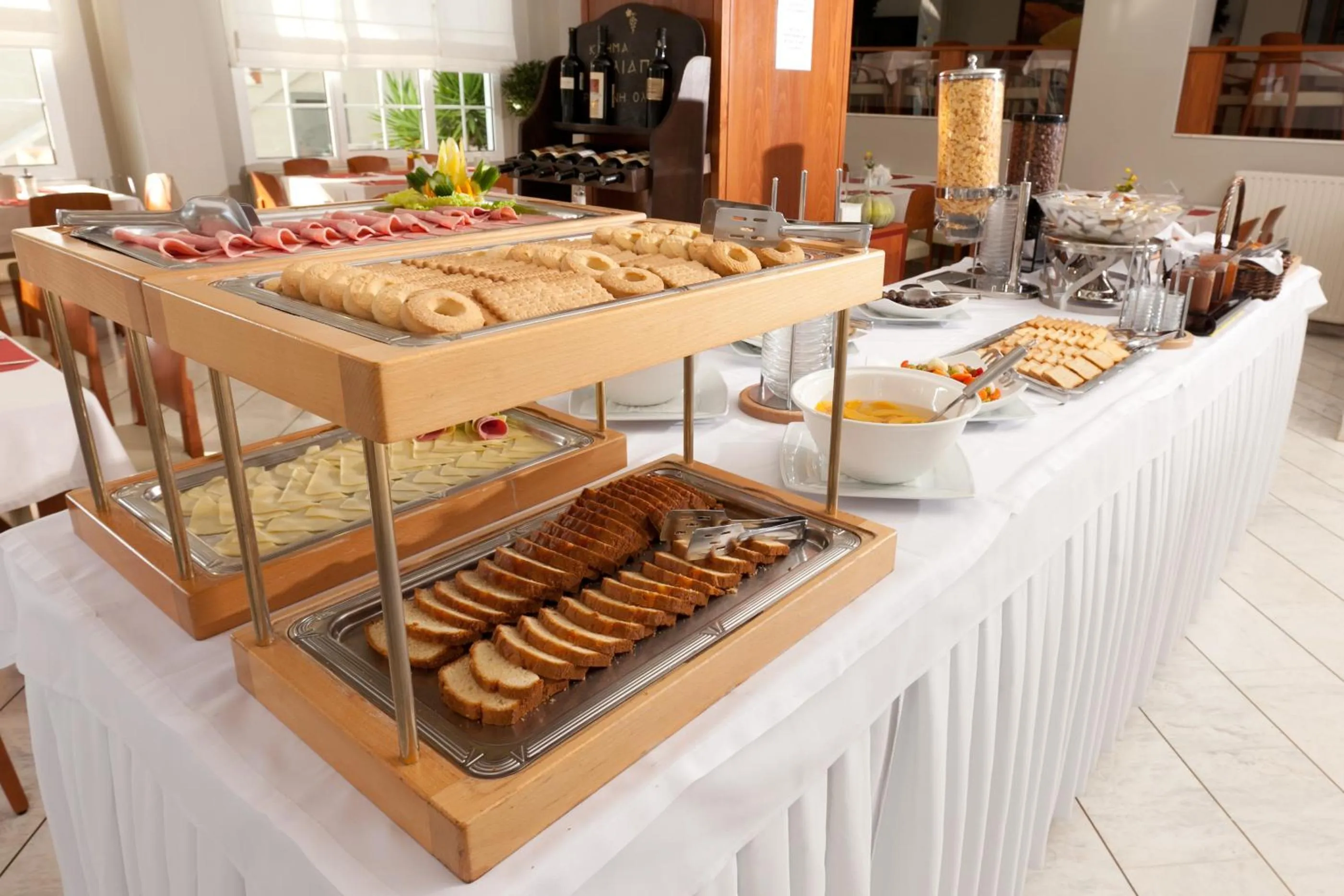 Restaurant/places to eat in Kronos Hotel