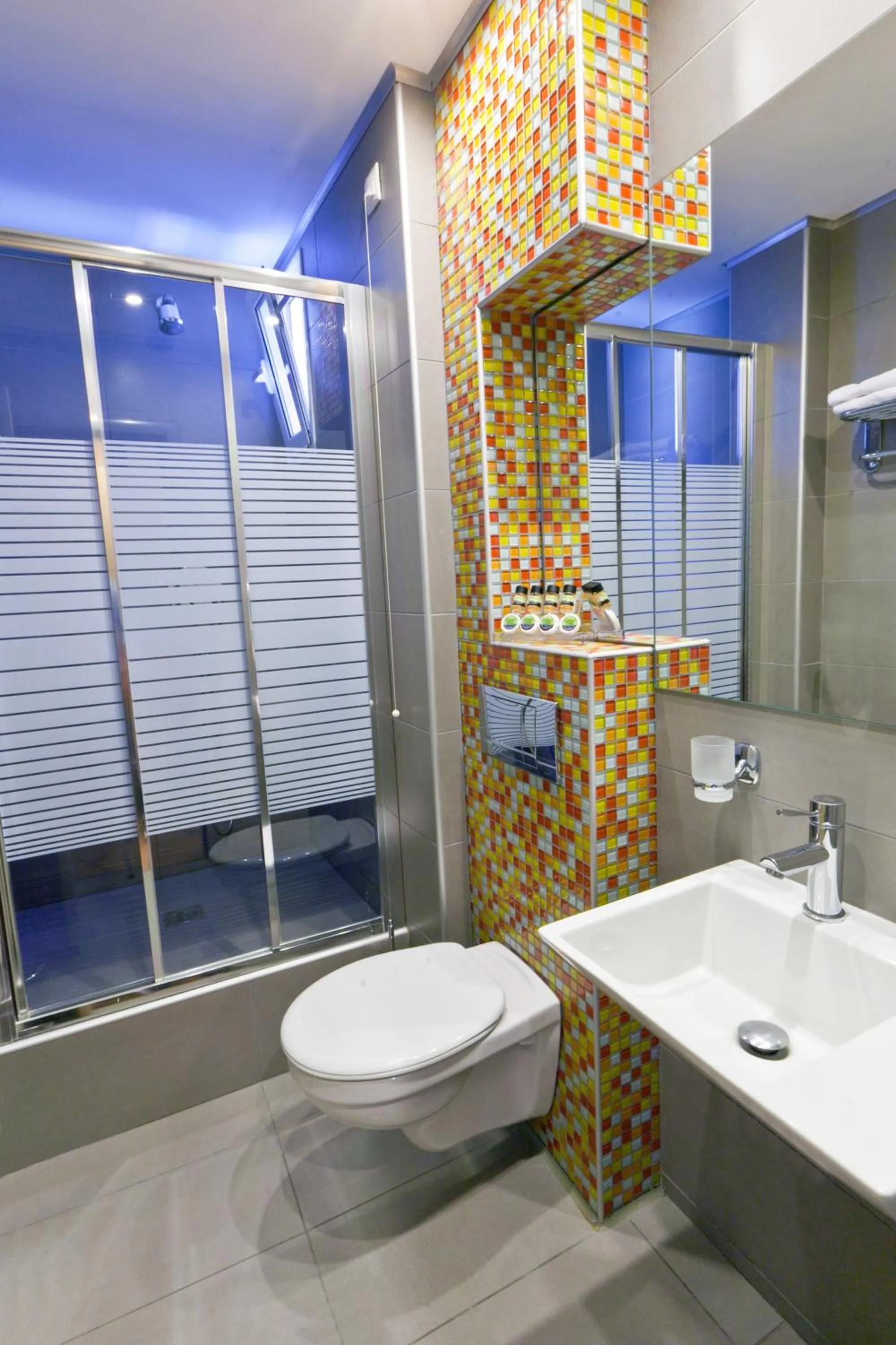 Bathroom in Kronos Hotel