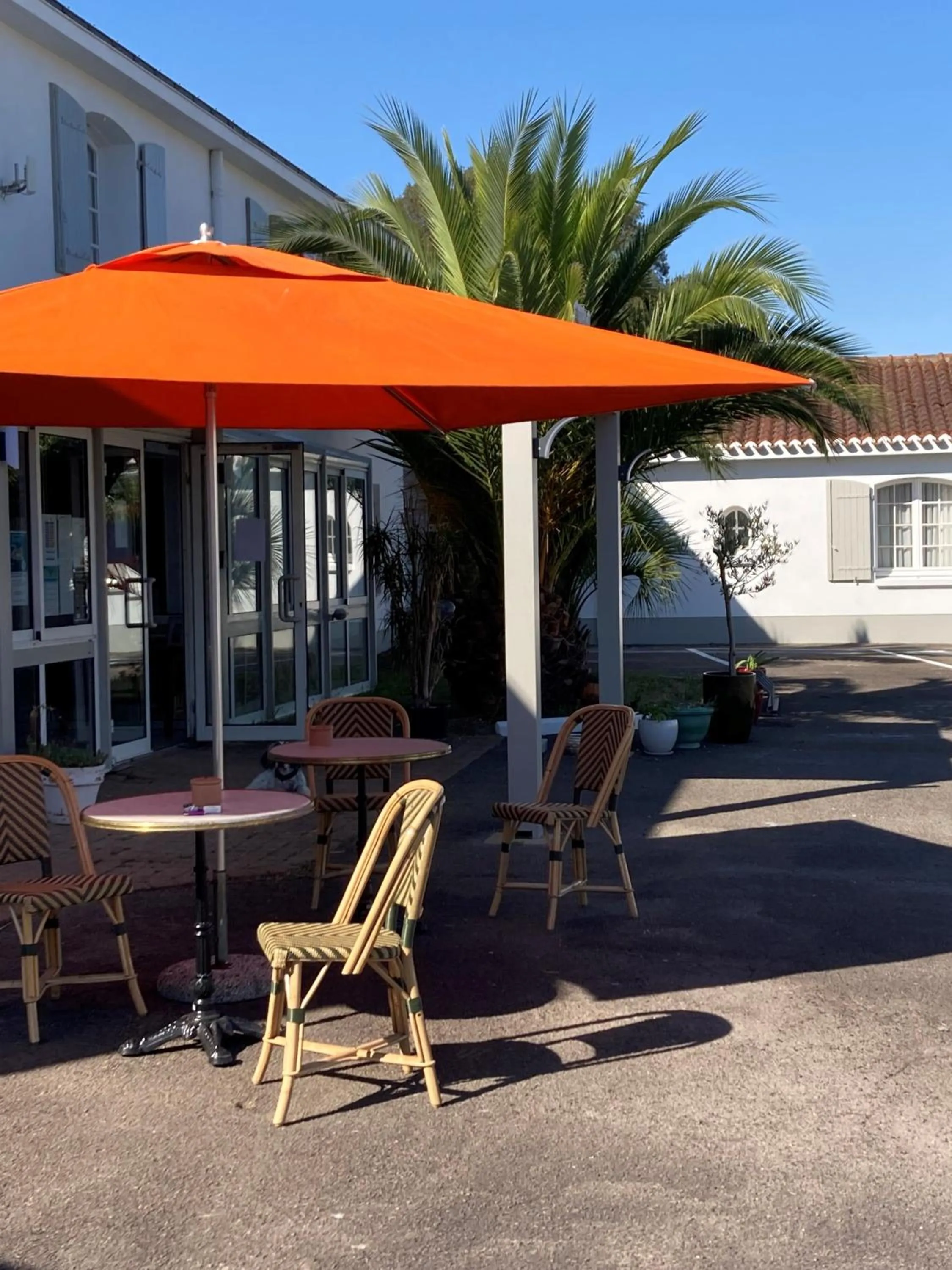 Patio in Hôtel Le Gois
