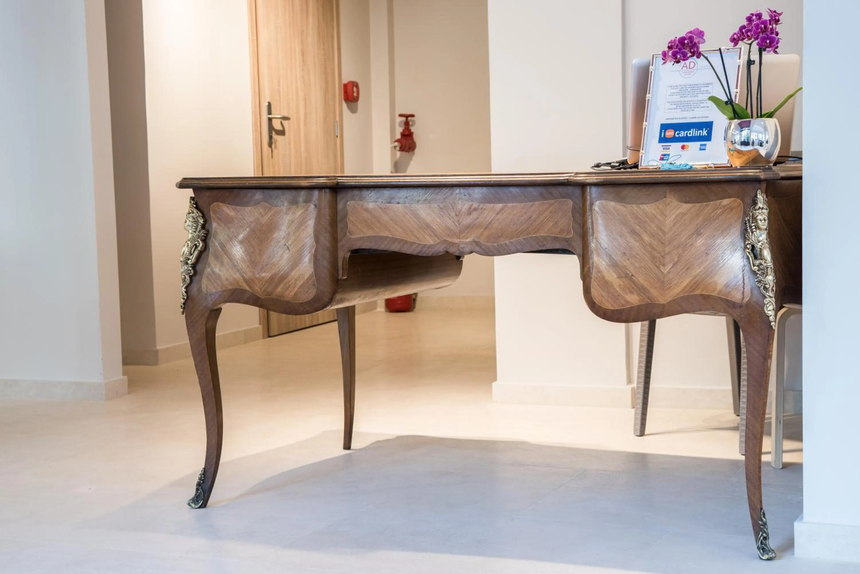 AD Athens Luxury Rooms & Suites