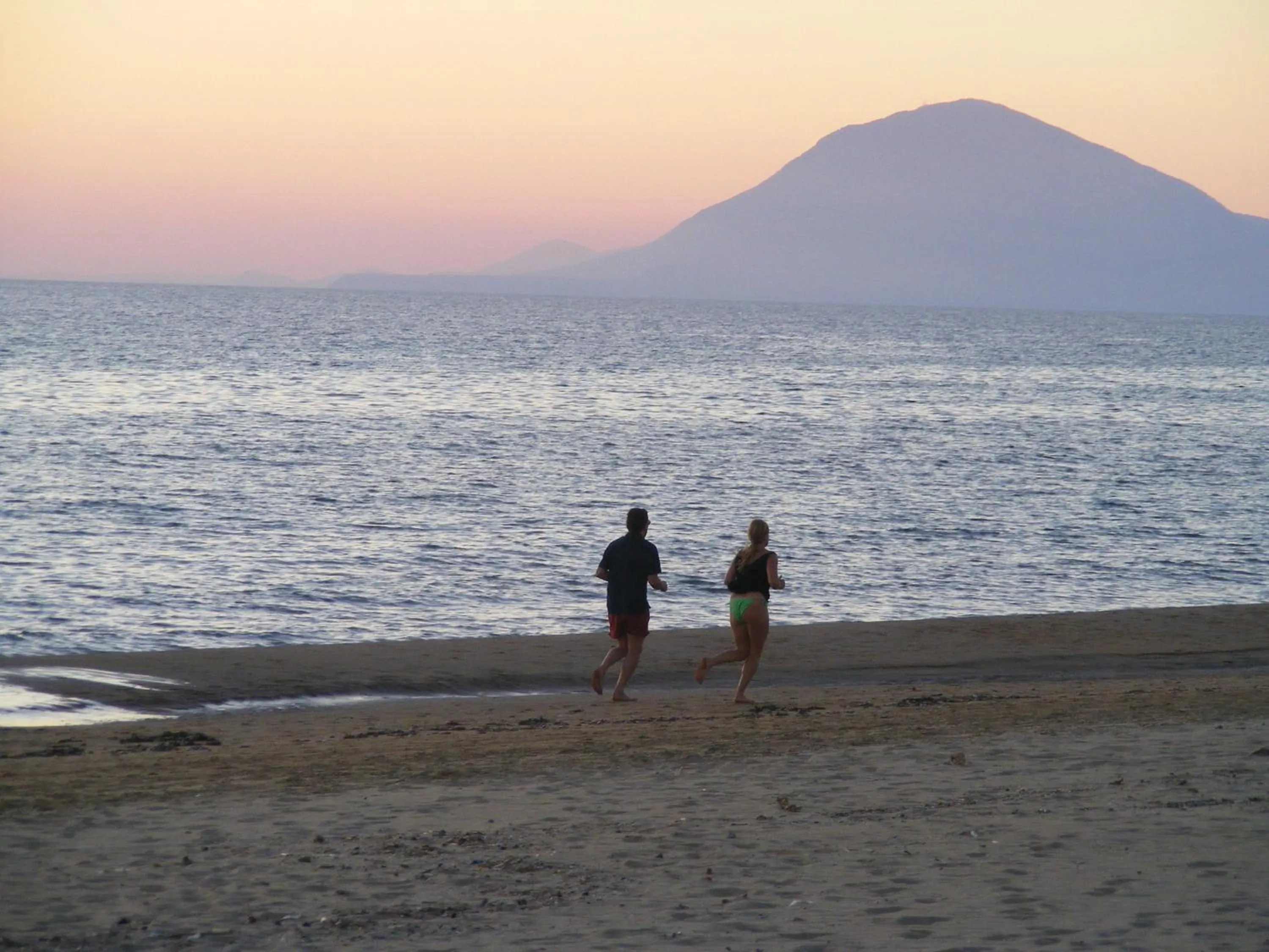Beach in Lintzi Hotel