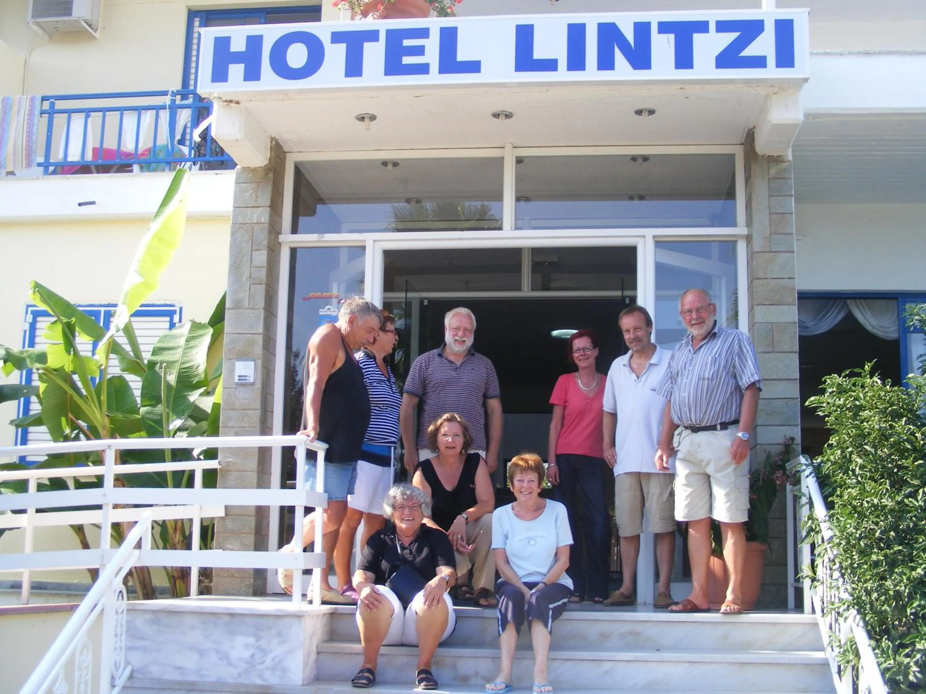 group of guests in Lintzi Hotel
