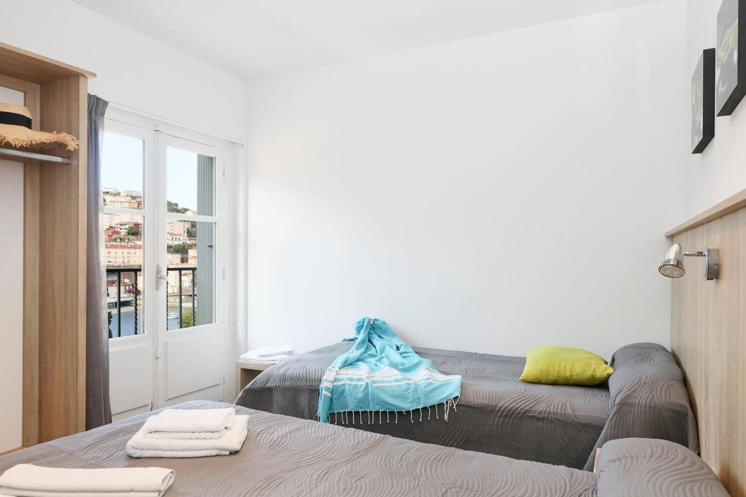 View (from property/room), Bed in Hotel Arago