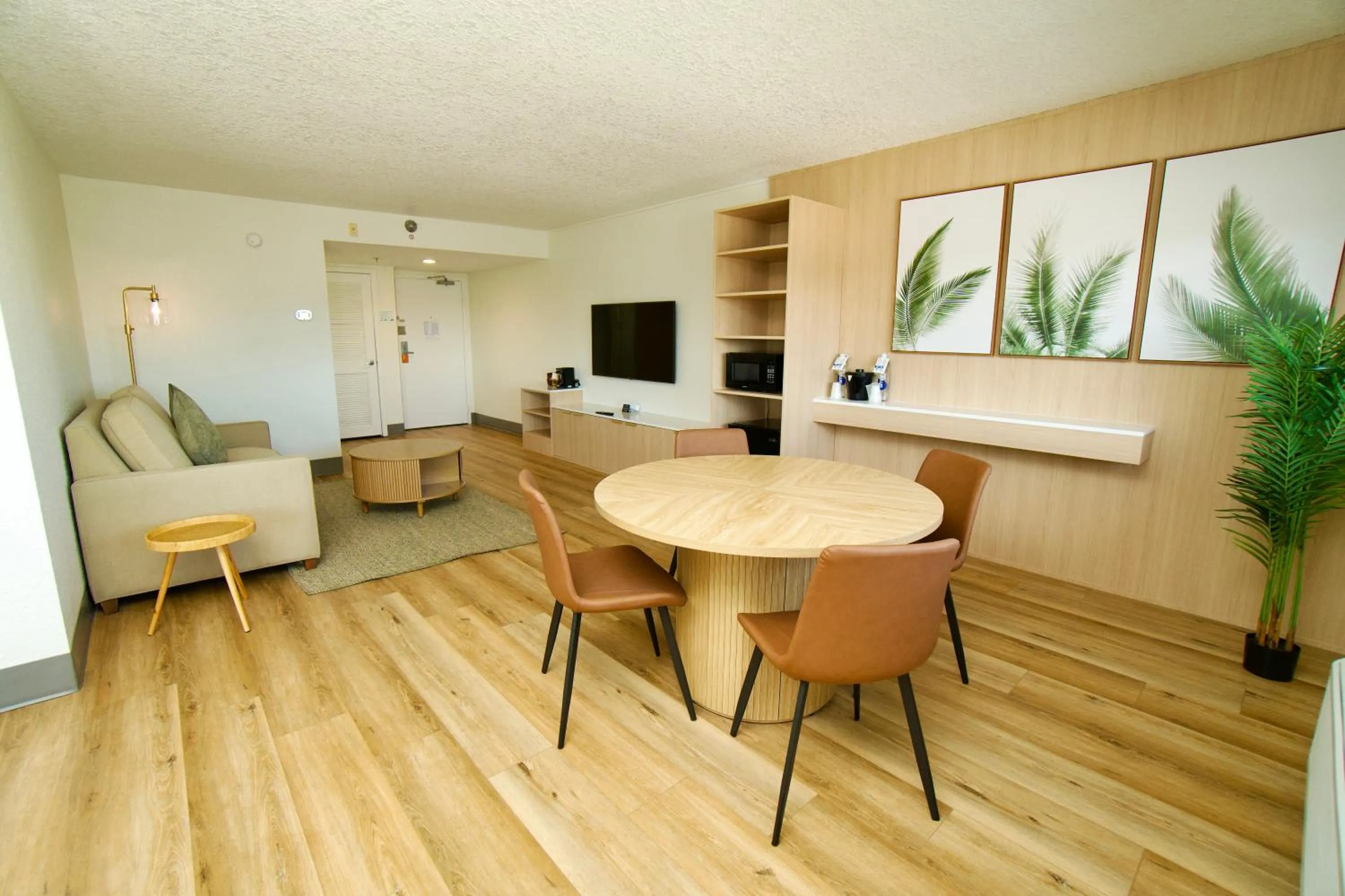 Tower Studio Suite (Newly Renovated) in Coco Key Hotel & Water Park Resort