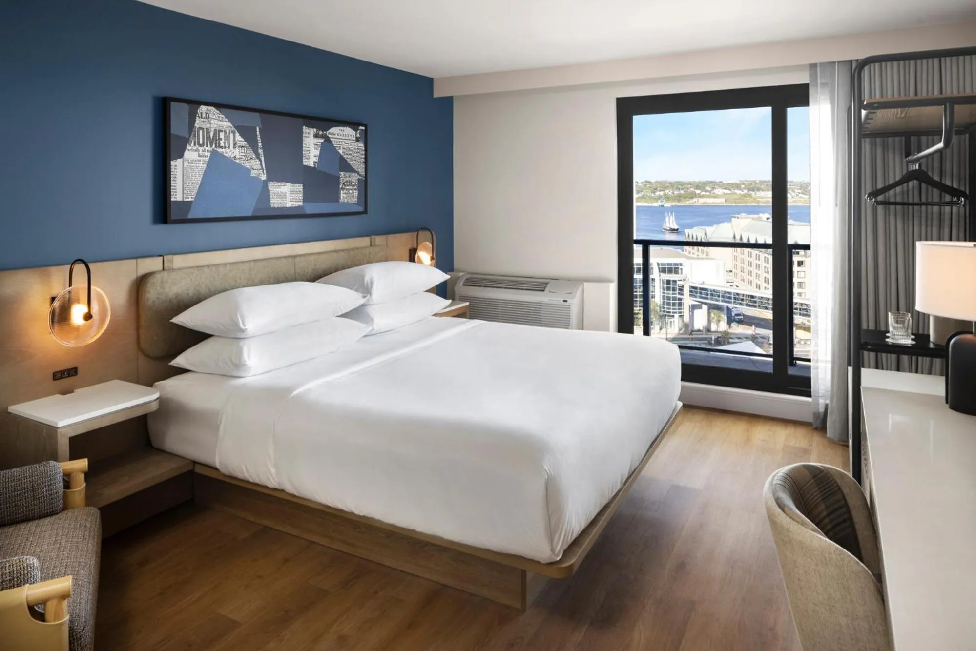 Bedroom, Bed in Hotel Halifax