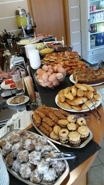 Buffet breakfast in Hotel Souita