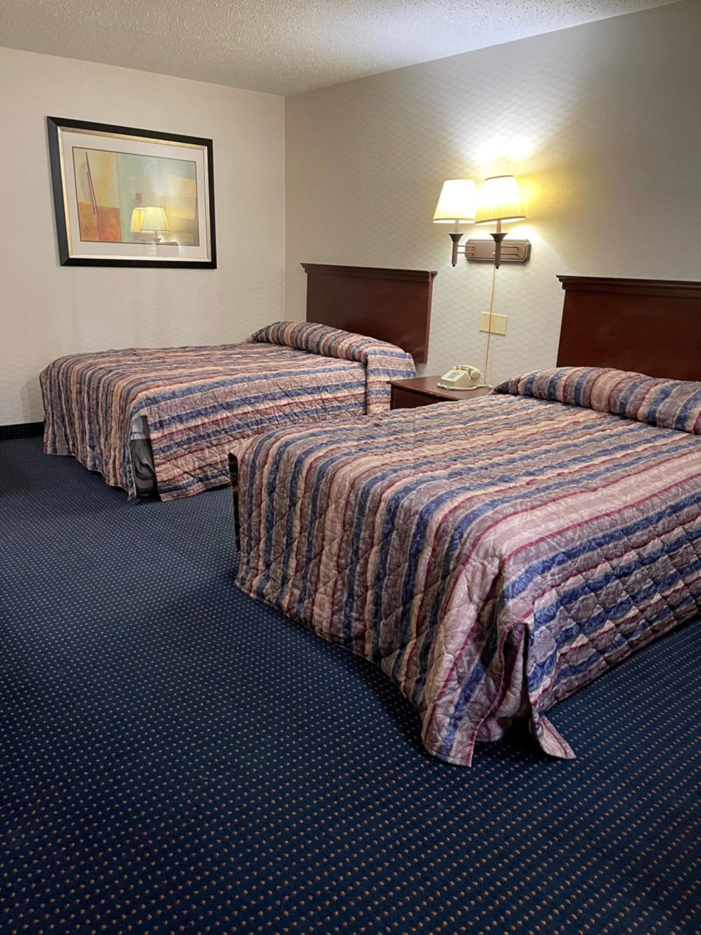 Bedroom, Bed in Budget Inn Temple Hills