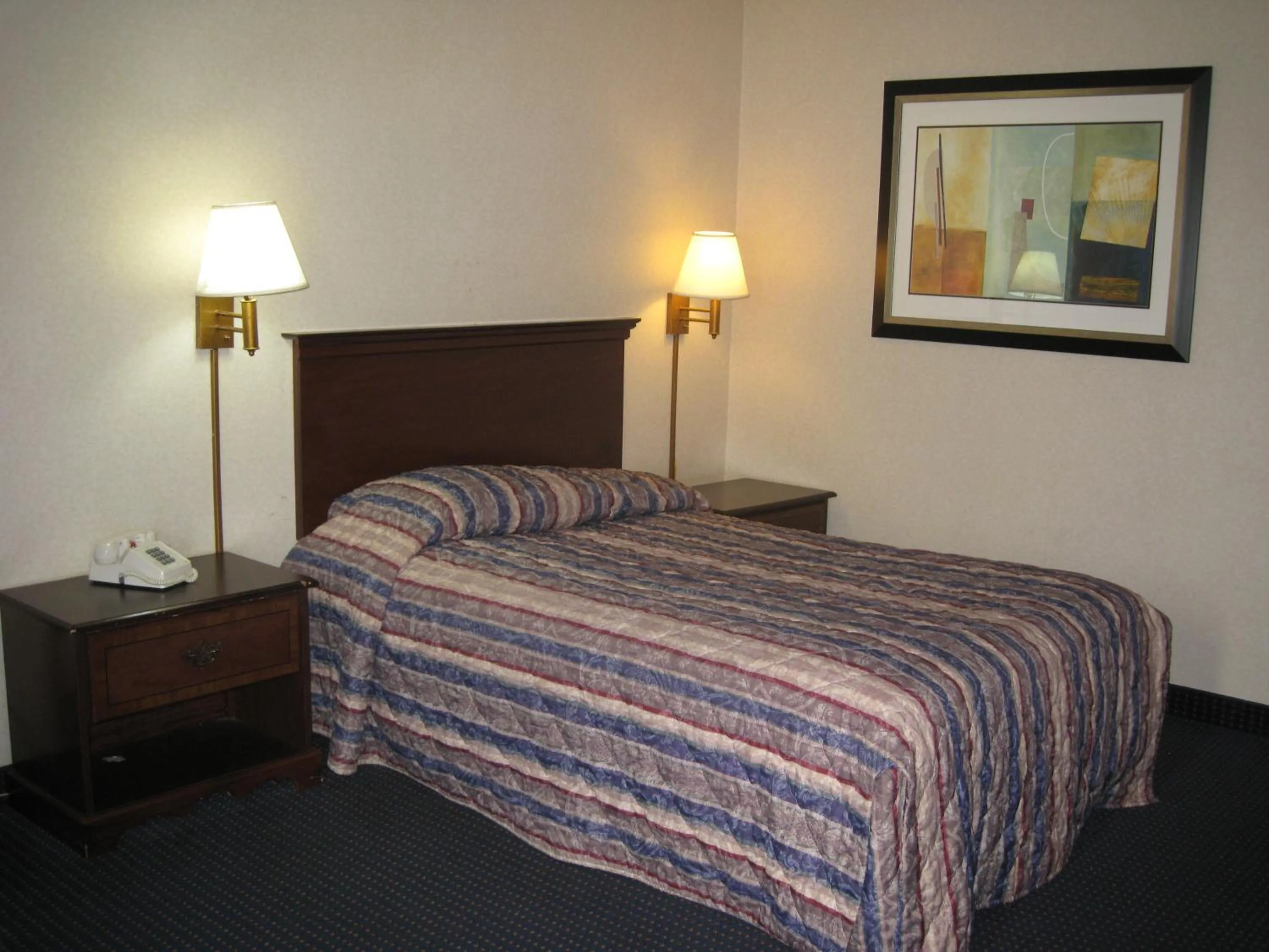 Bed in Budget Inn Temple Hills