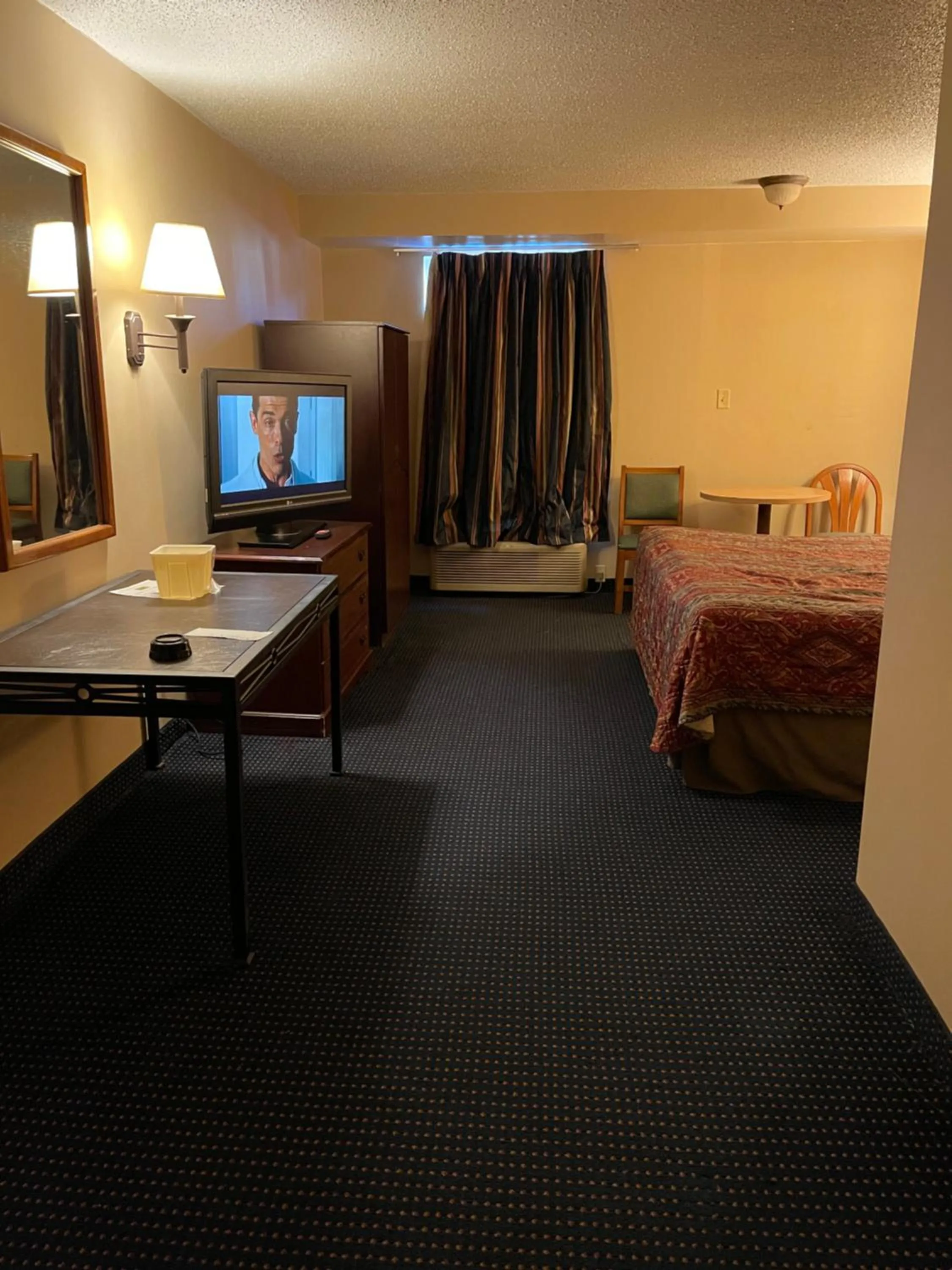 TV and multimedia, Bed in Budget Inn Temple Hills
