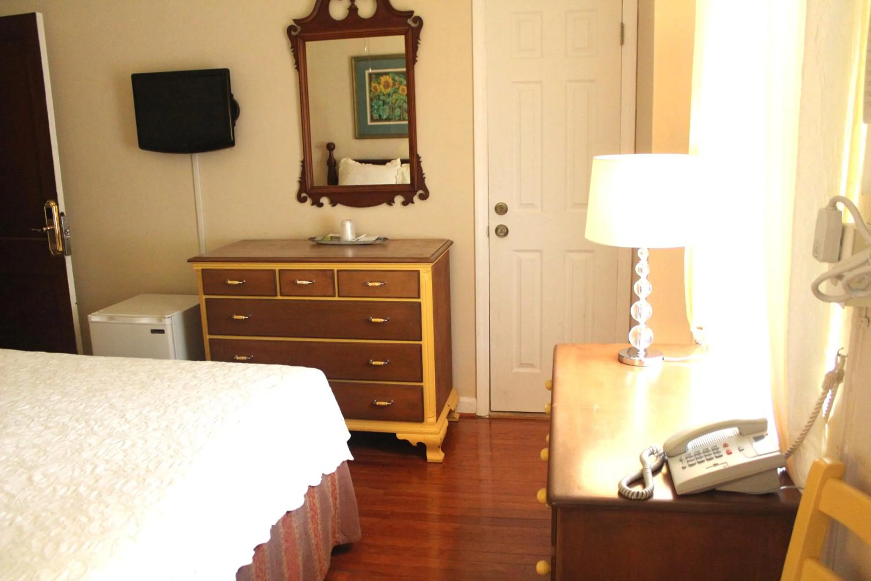 Photo of the whole room, Bed in The Inn On Third