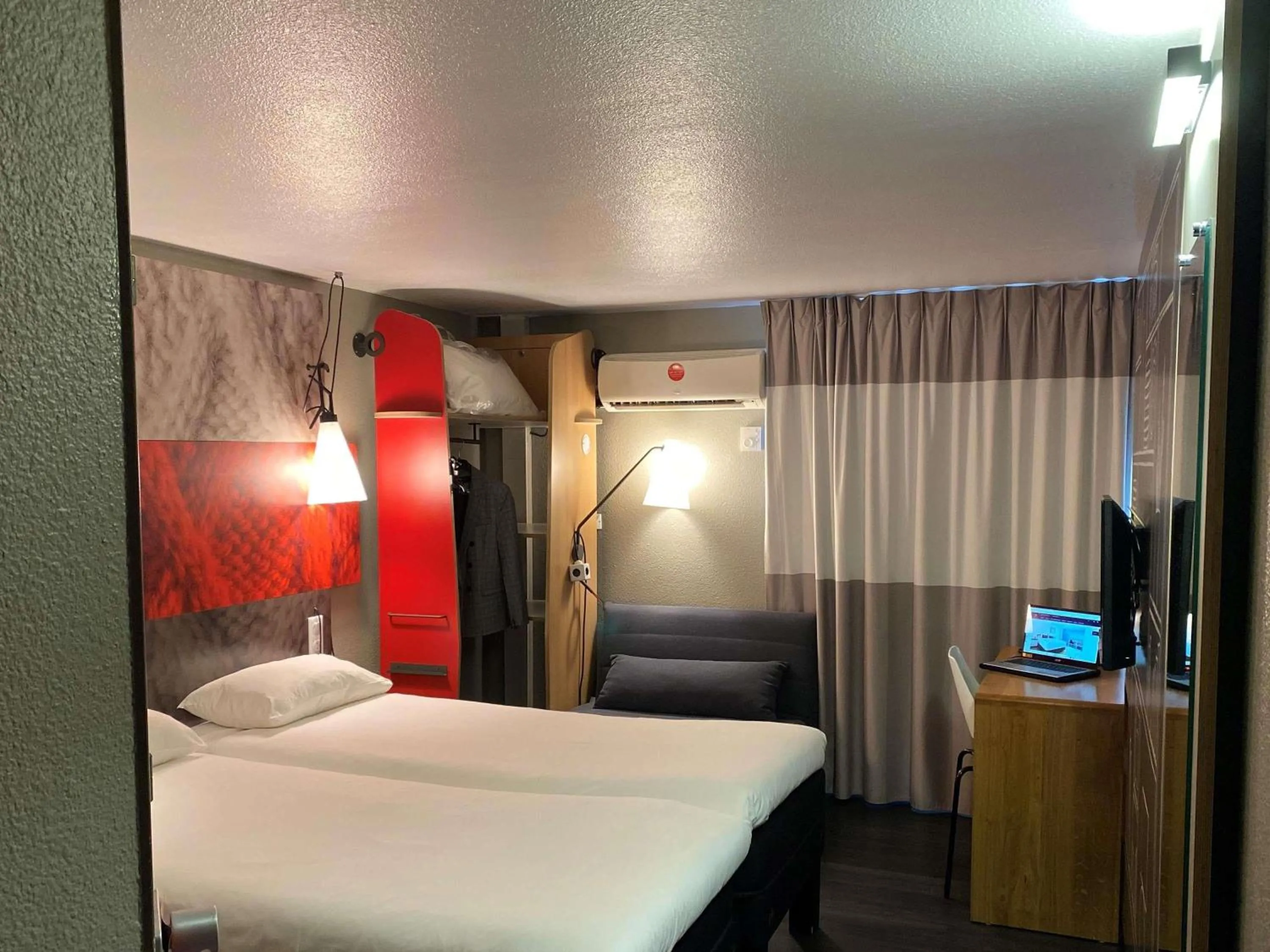 Bedroom, Bed in IBIS Lyon Sud Chasse Sur Rhône