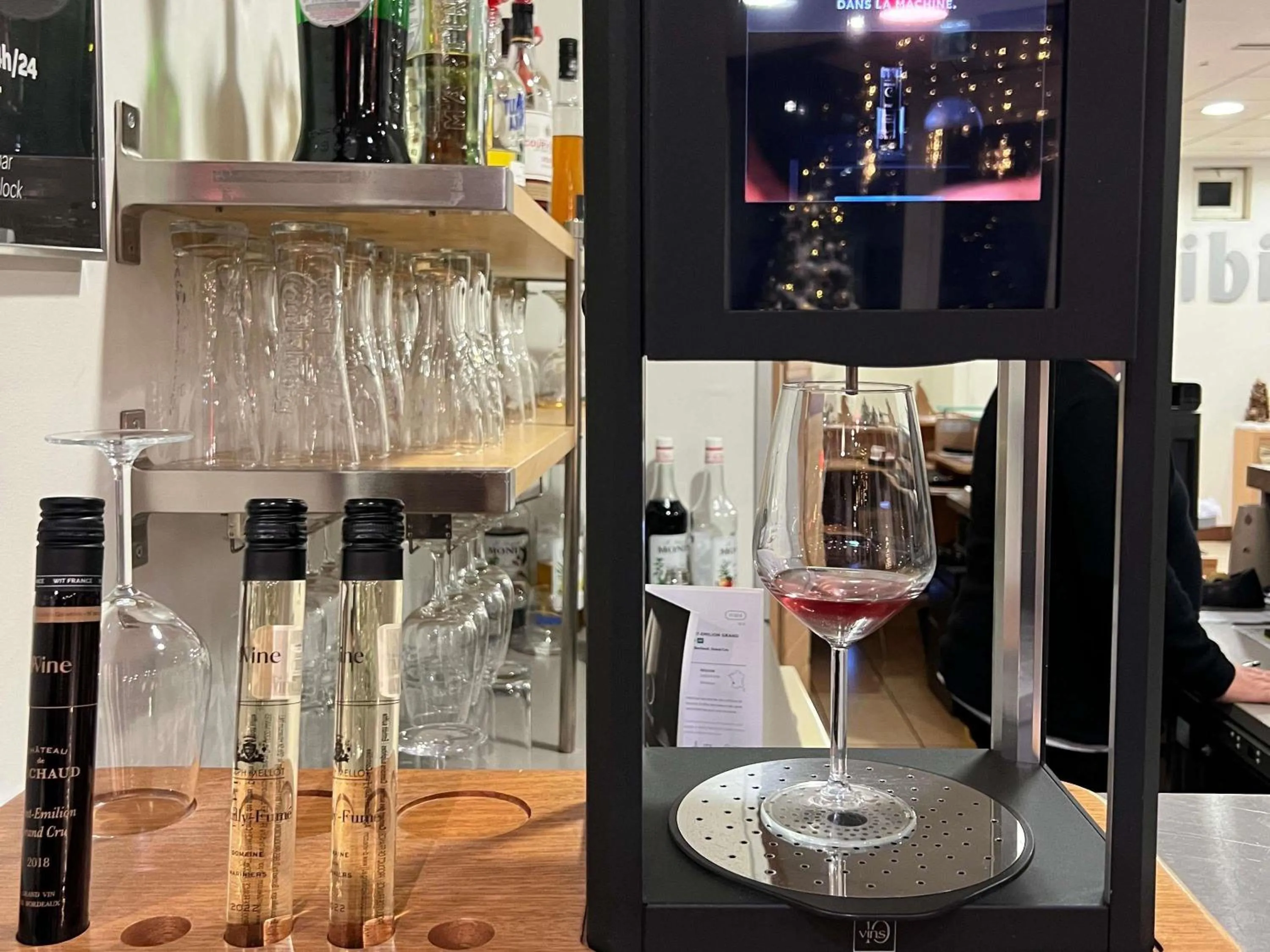 Lounge or bar in IBIS Lyon Sud Chasse Sur Rhône