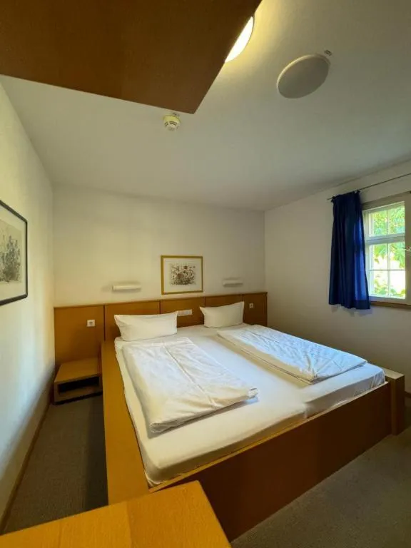 Photo of the whole room, Bed in Pilgerhof und Rebmannshof