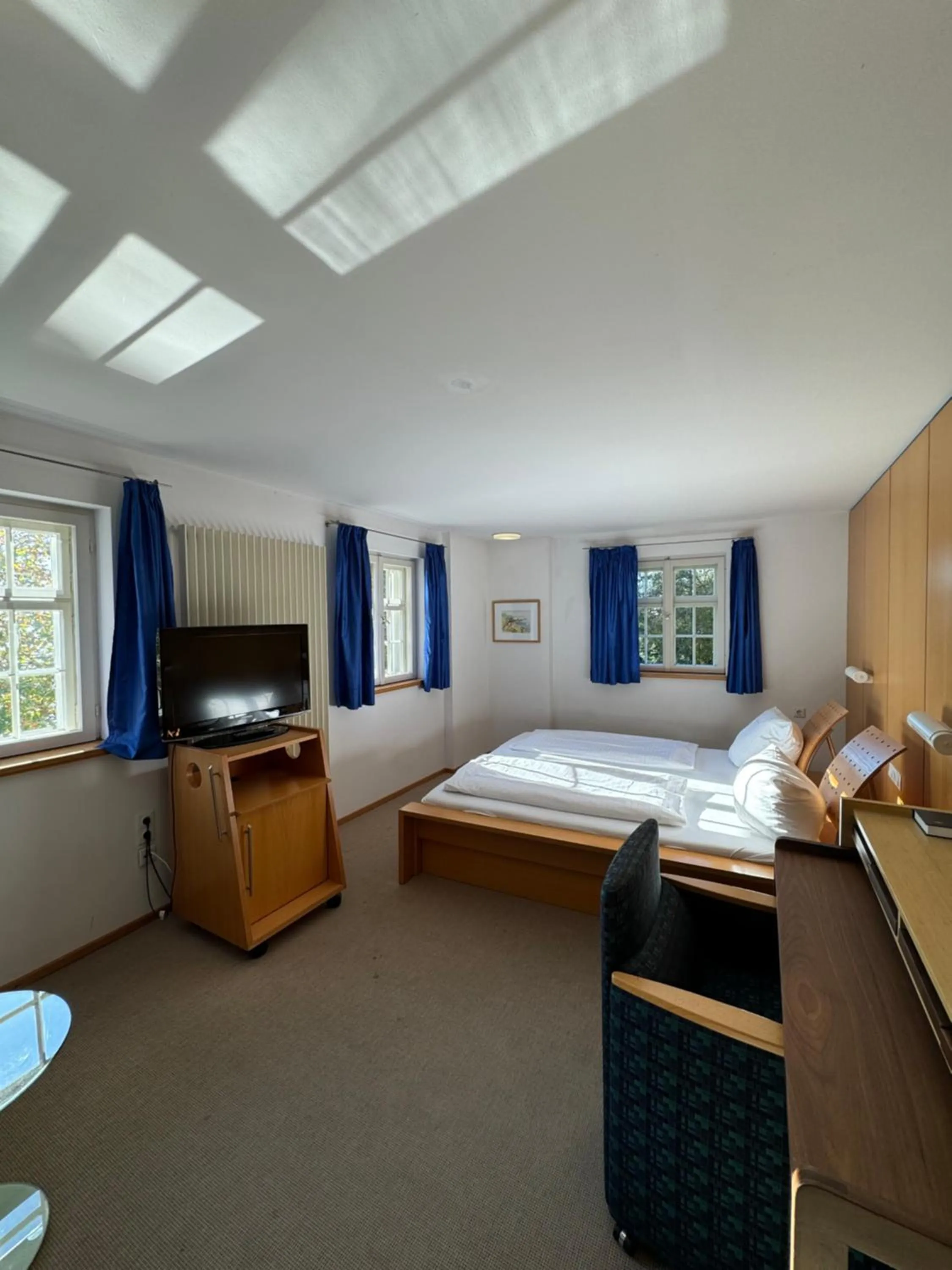 Photo of the whole room, Bed in Pilgerhof und Rebmannshof