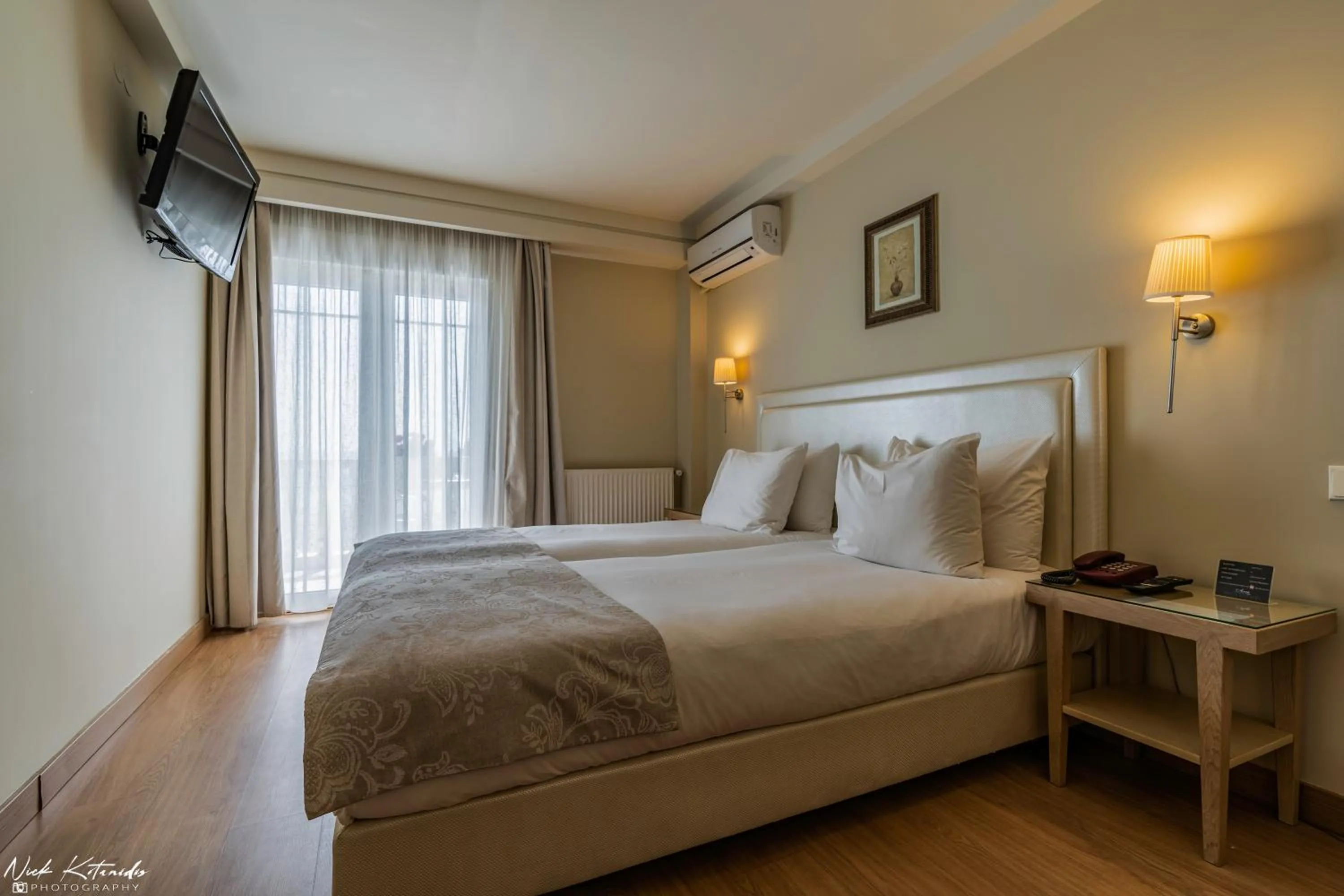 Bed in Hotel Avra
