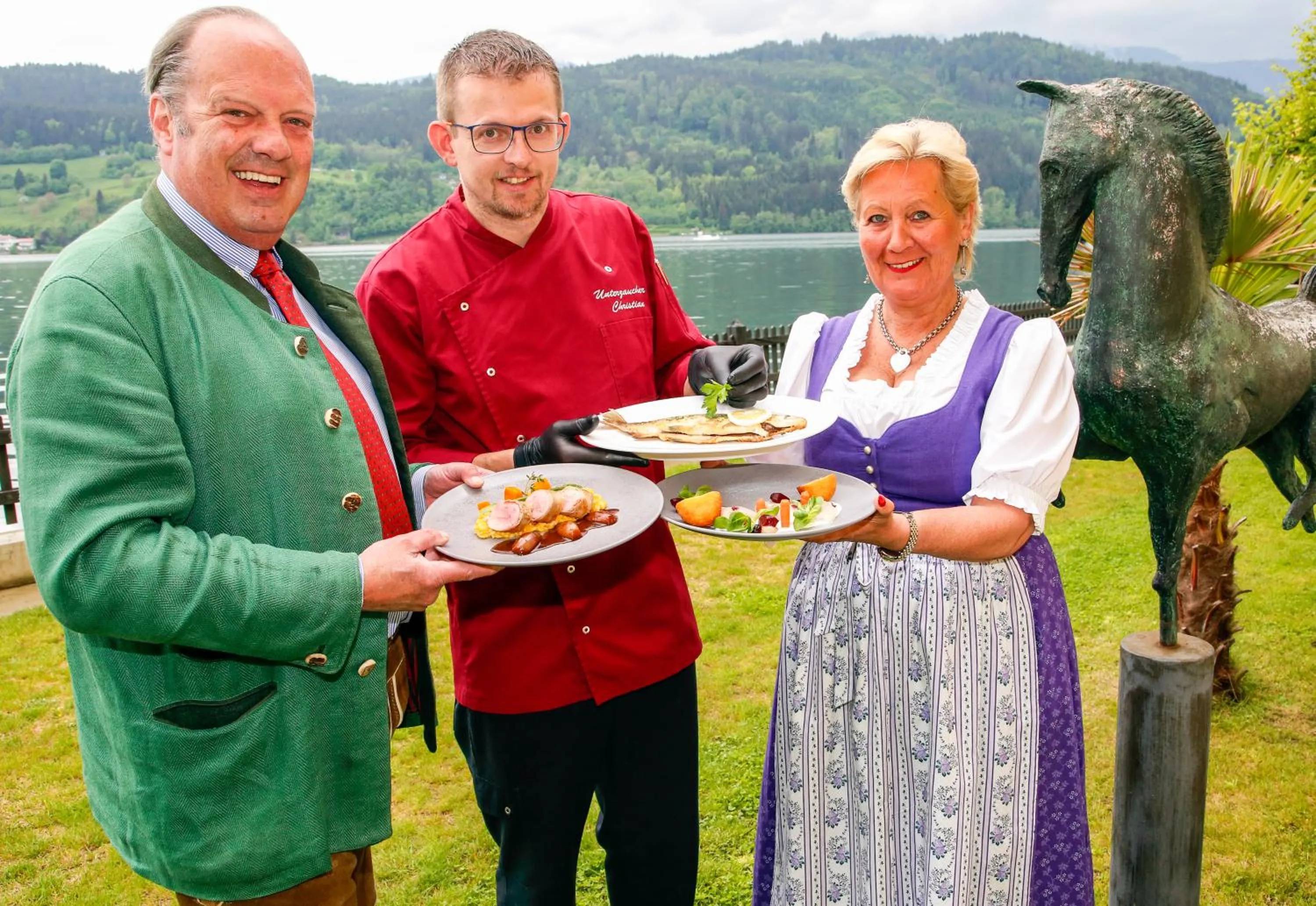 Restaurant/places to eat in Hotel See-Villa