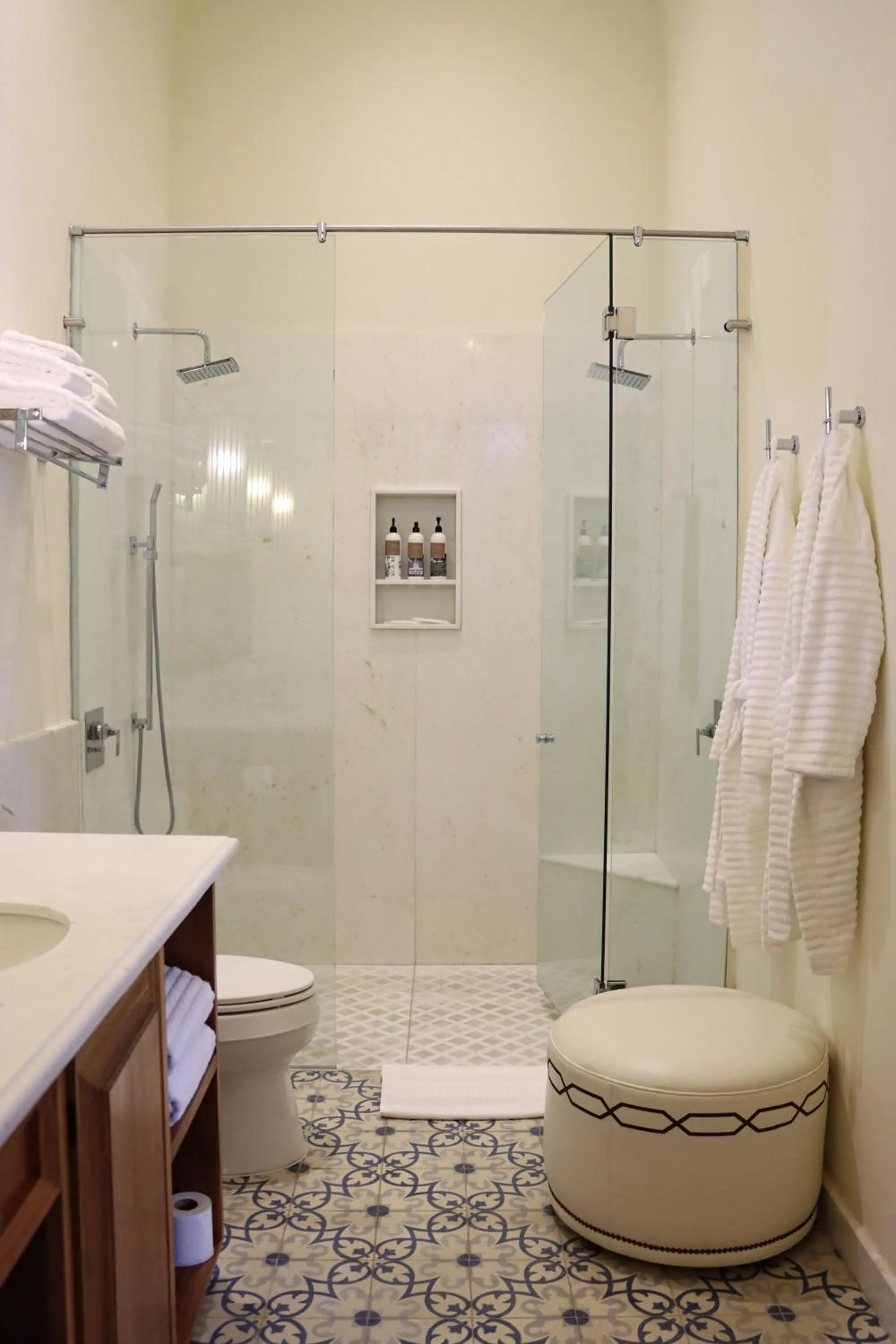 Bathroom in Hotel Casa Blanca 7