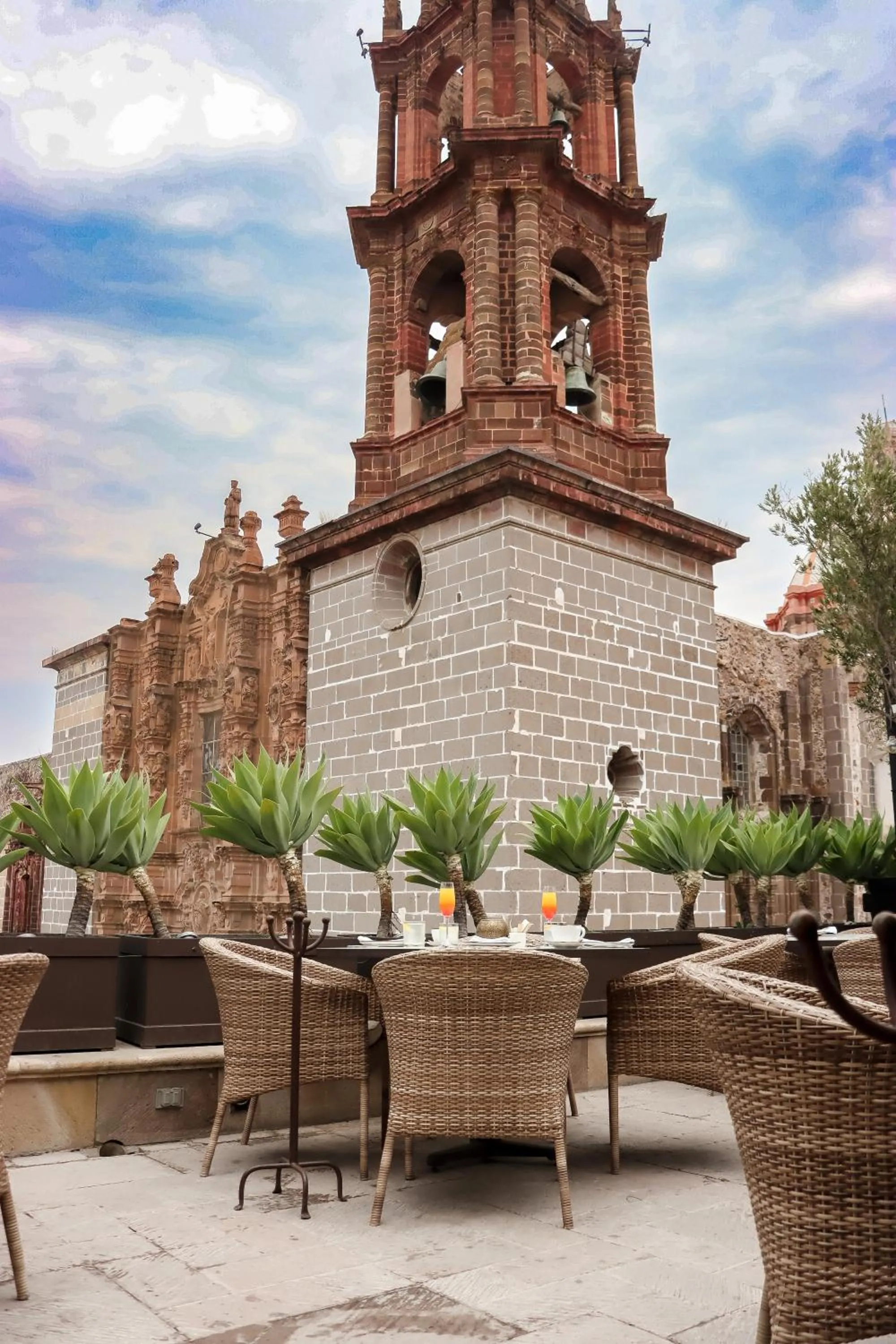 Restaurant/places to eat in Hotel Casa Blanca 7