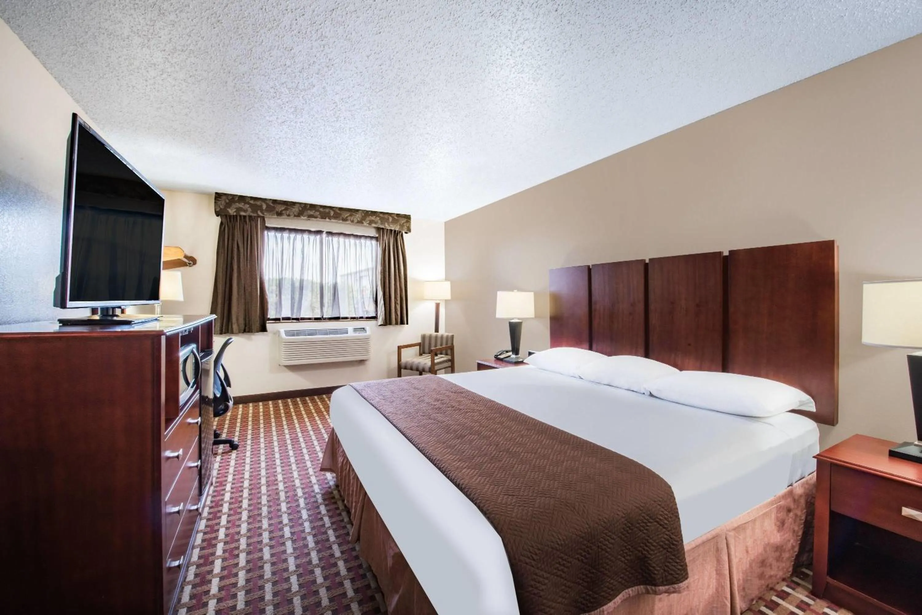 Photo of the whole room, Bed in Super 8 by Wyndham Harlingen TX