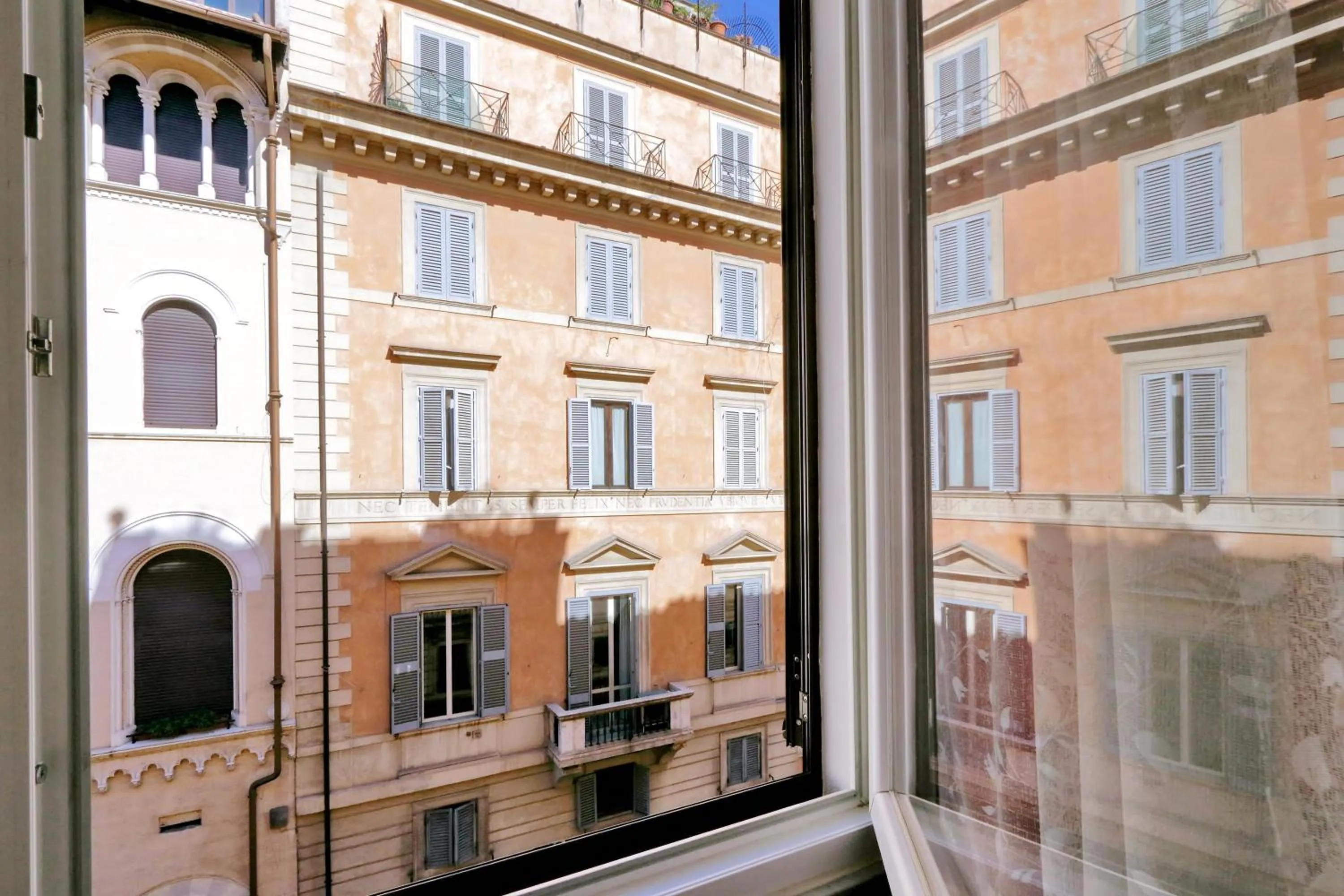 Property building in Sistina