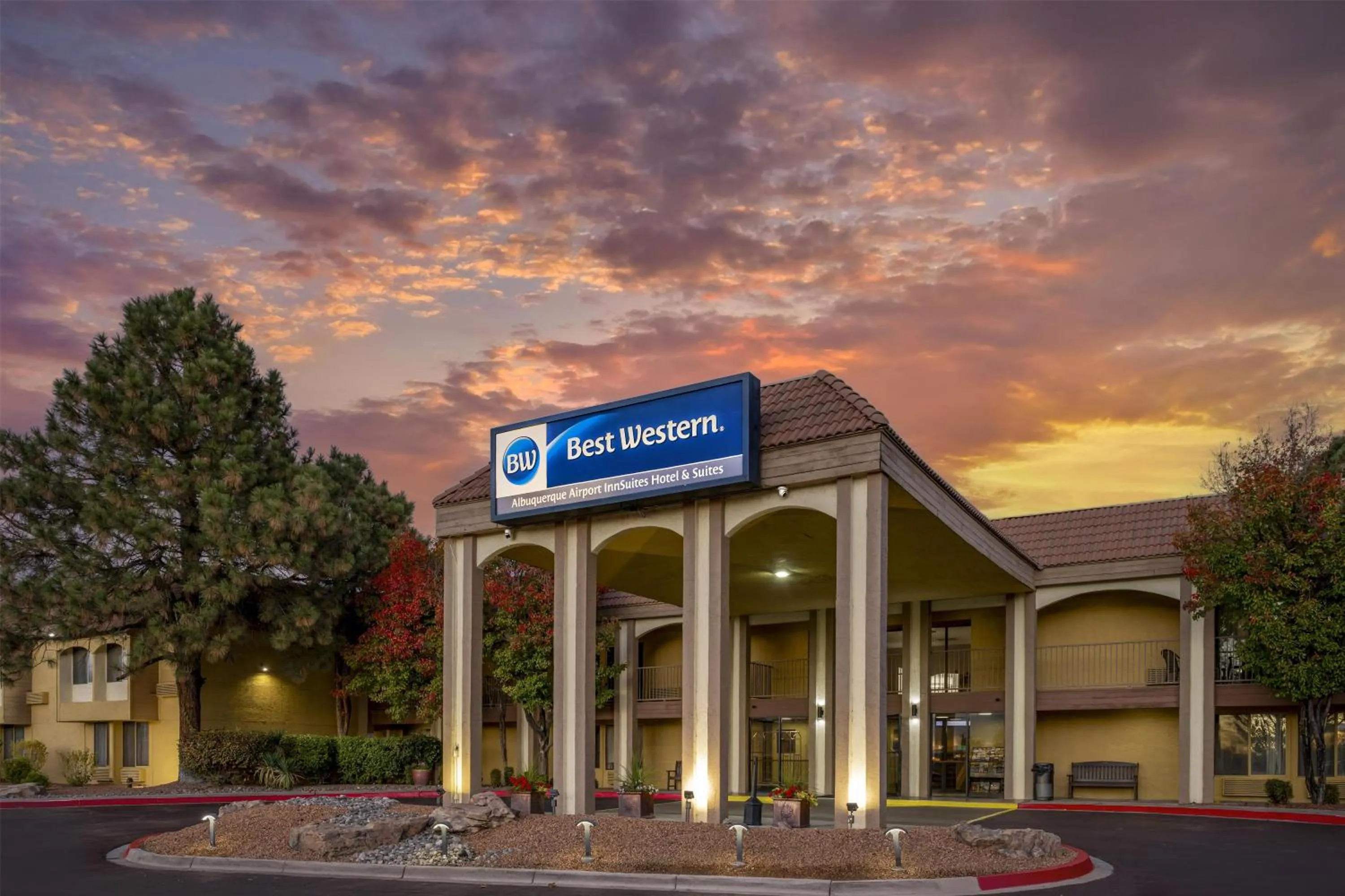Property building in Best Western Airport Albuquerque InnSuites Hotel & Suites