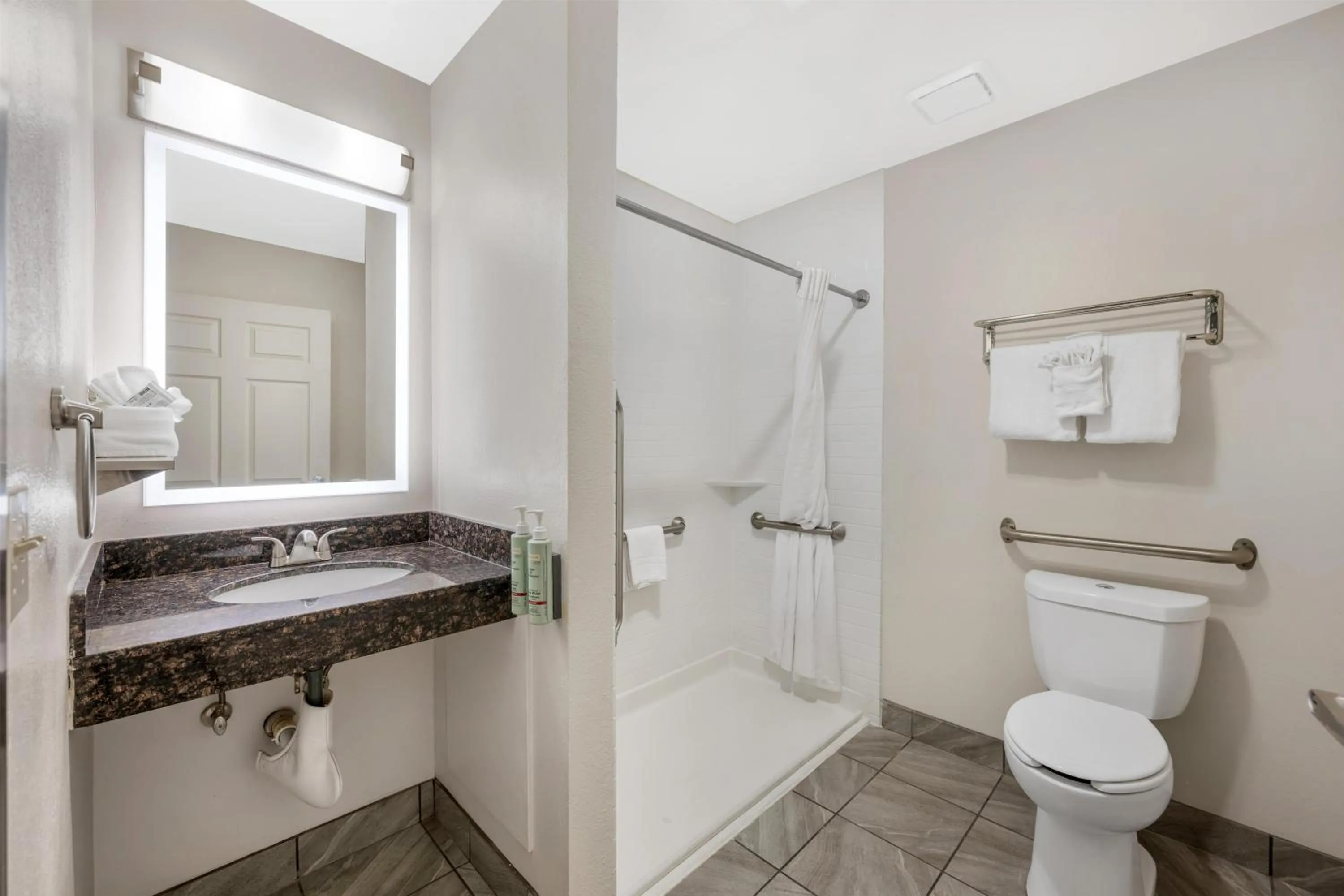 Bathroom in Best Western Airport Albuquerque InnSuites Hotel & Suites