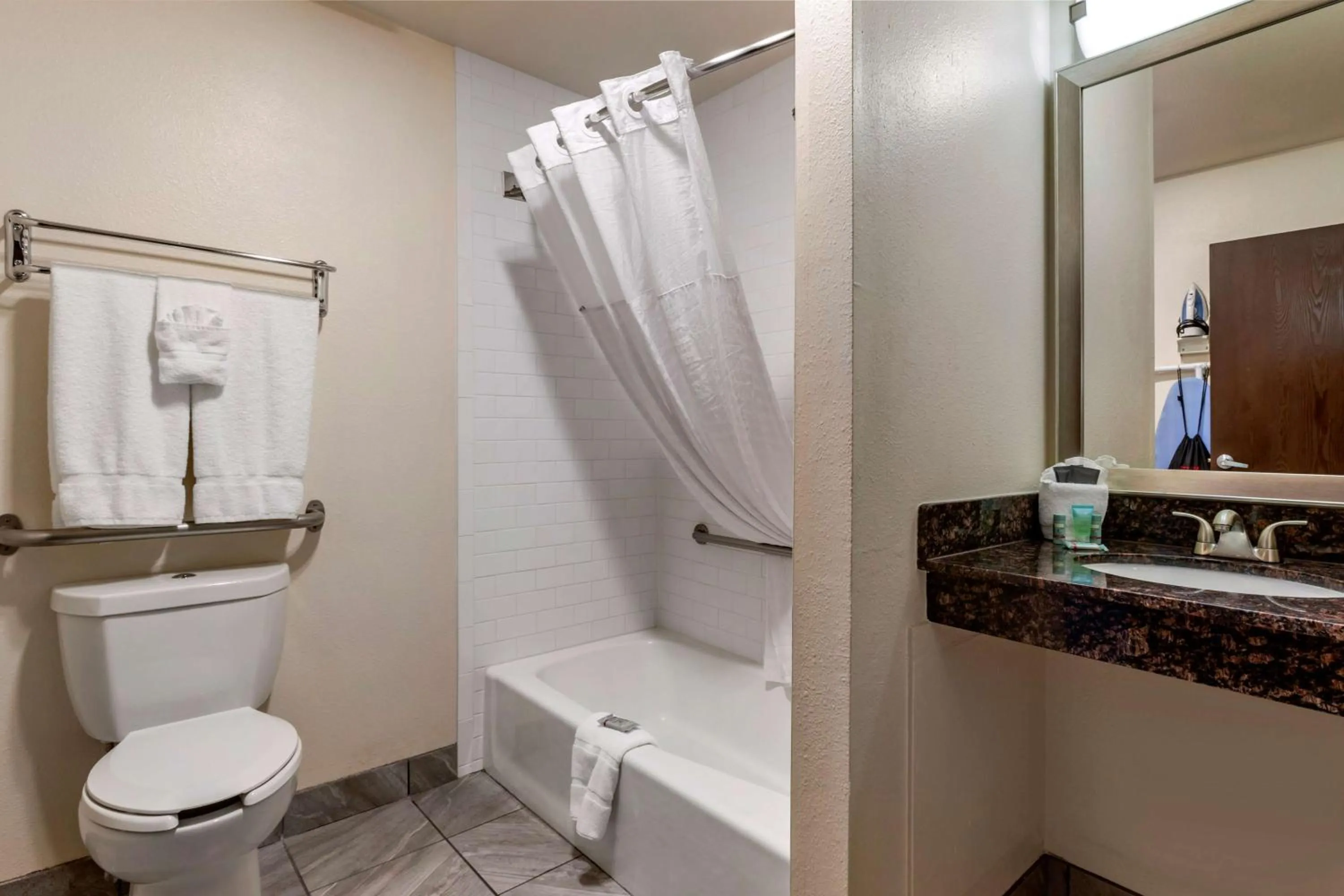 Queen Room with Two Queen Beds - Disability Access/Bath Tub in Best Western Airport Albuquerque InnSuites Hotel & Suites