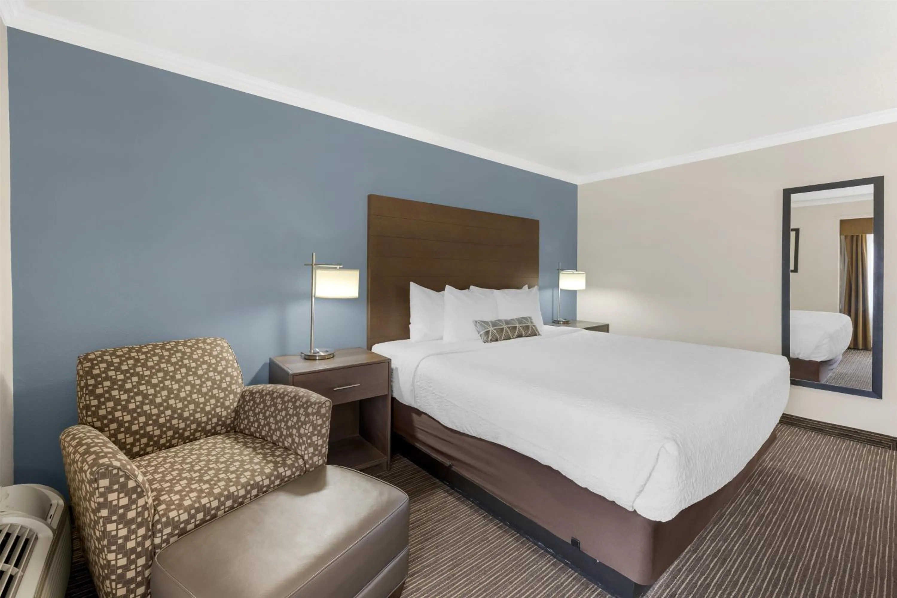 Bedroom, Bed in Best Western Airport Albuquerque InnSuites Hotel & Suites