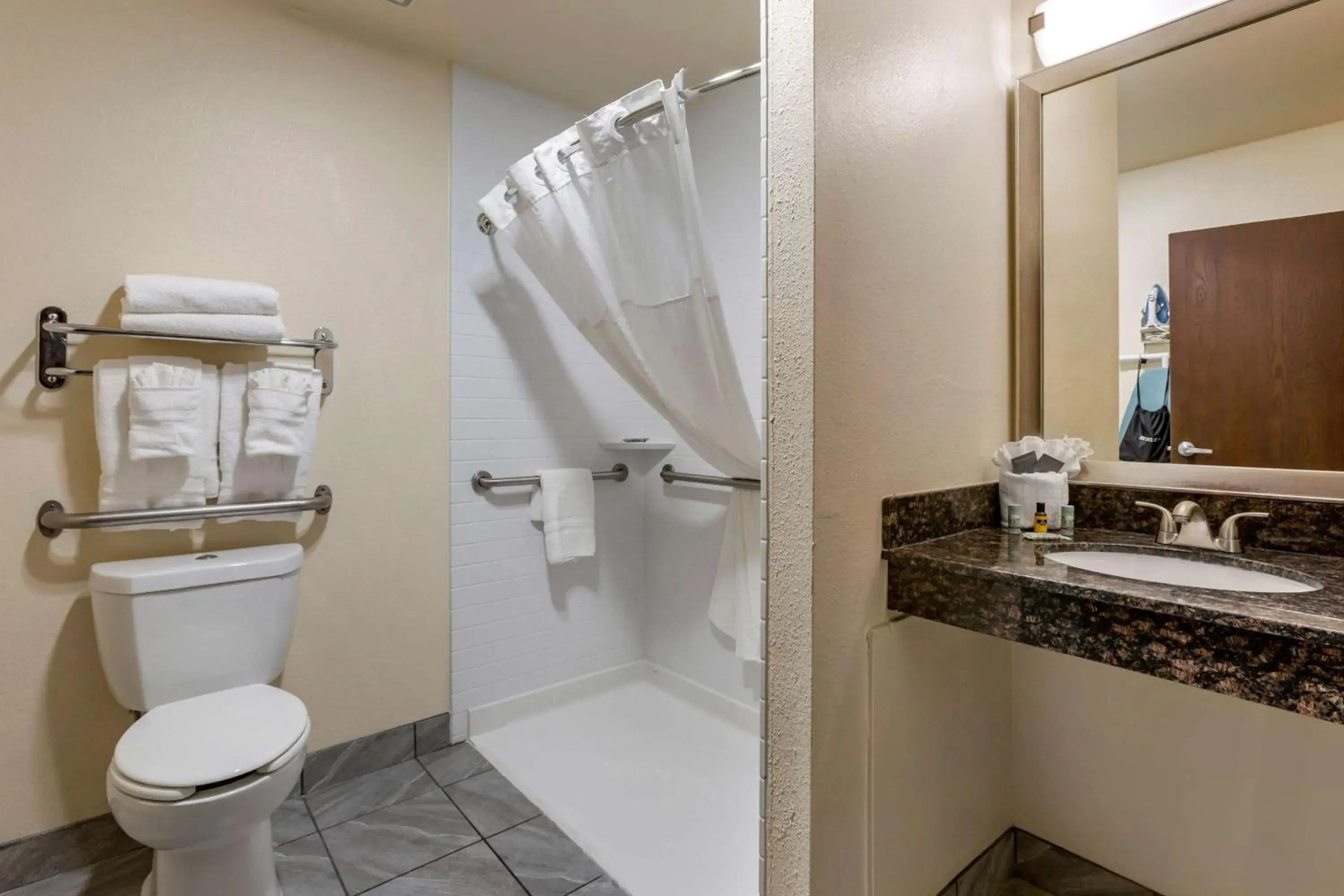 King Room with Roll-In Shower - Mobility Access in Best Western Airport Albuquerque InnSuites Hotel & Suites King Room with Roll-In Shower - Mobility Access in Best Western Airport Albuquerque InnSuites Hotel & Suites