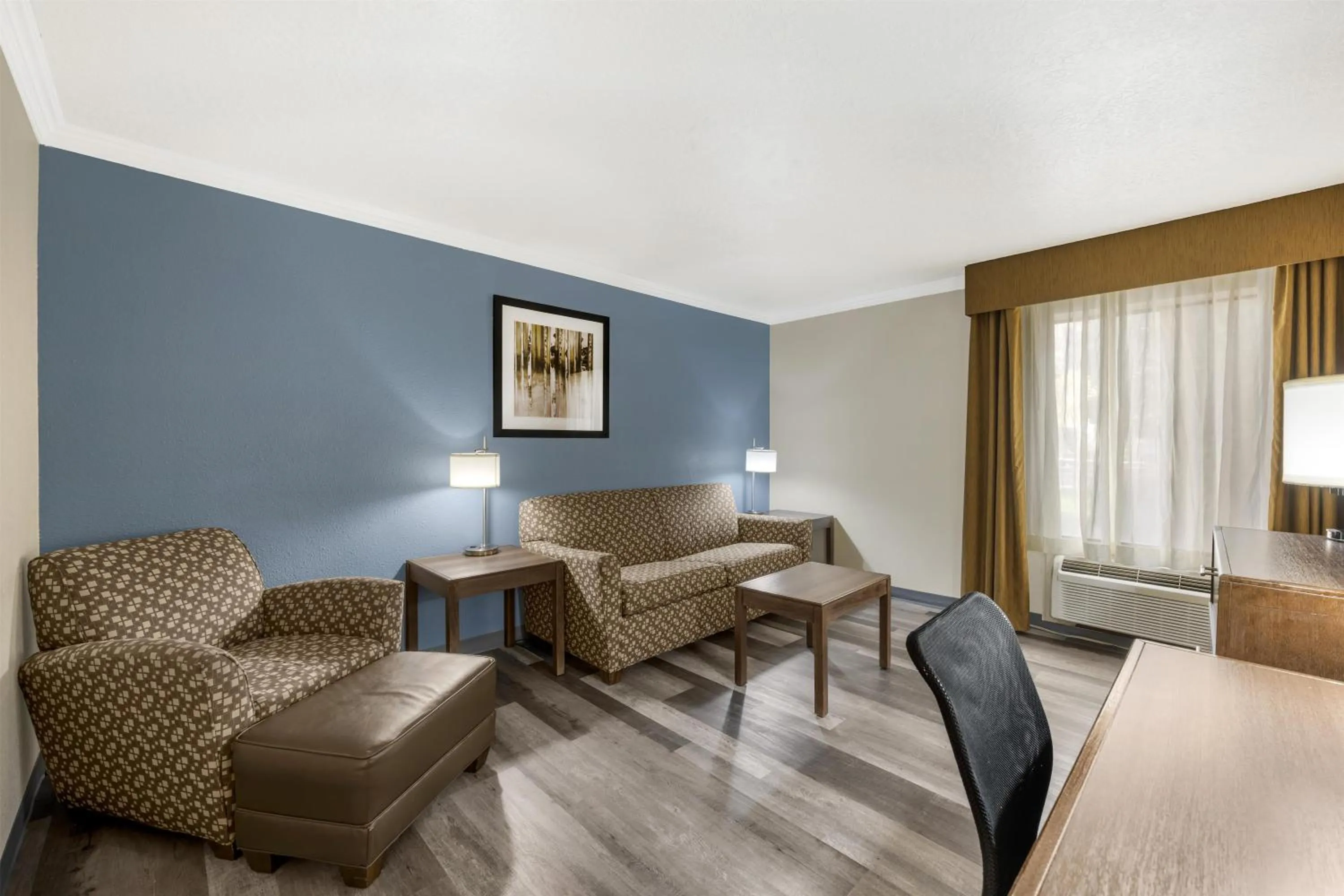 Photo of the whole room in Best Western Airport Albuquerque InnSuites Hotel & Suites