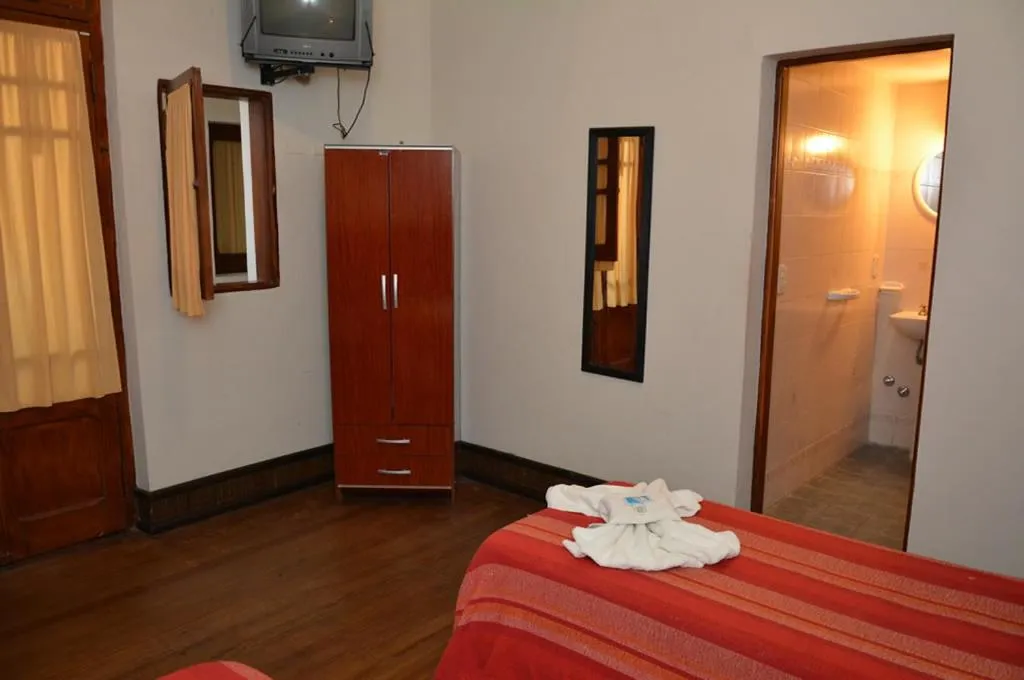 Toilet, Bed in Hotel La Giralda