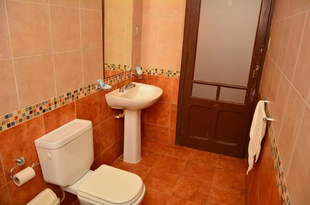 Toilet in Hotel La Giralda