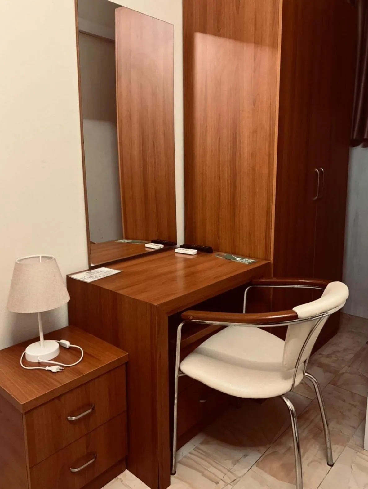 wardrobe in Bobi Hotel