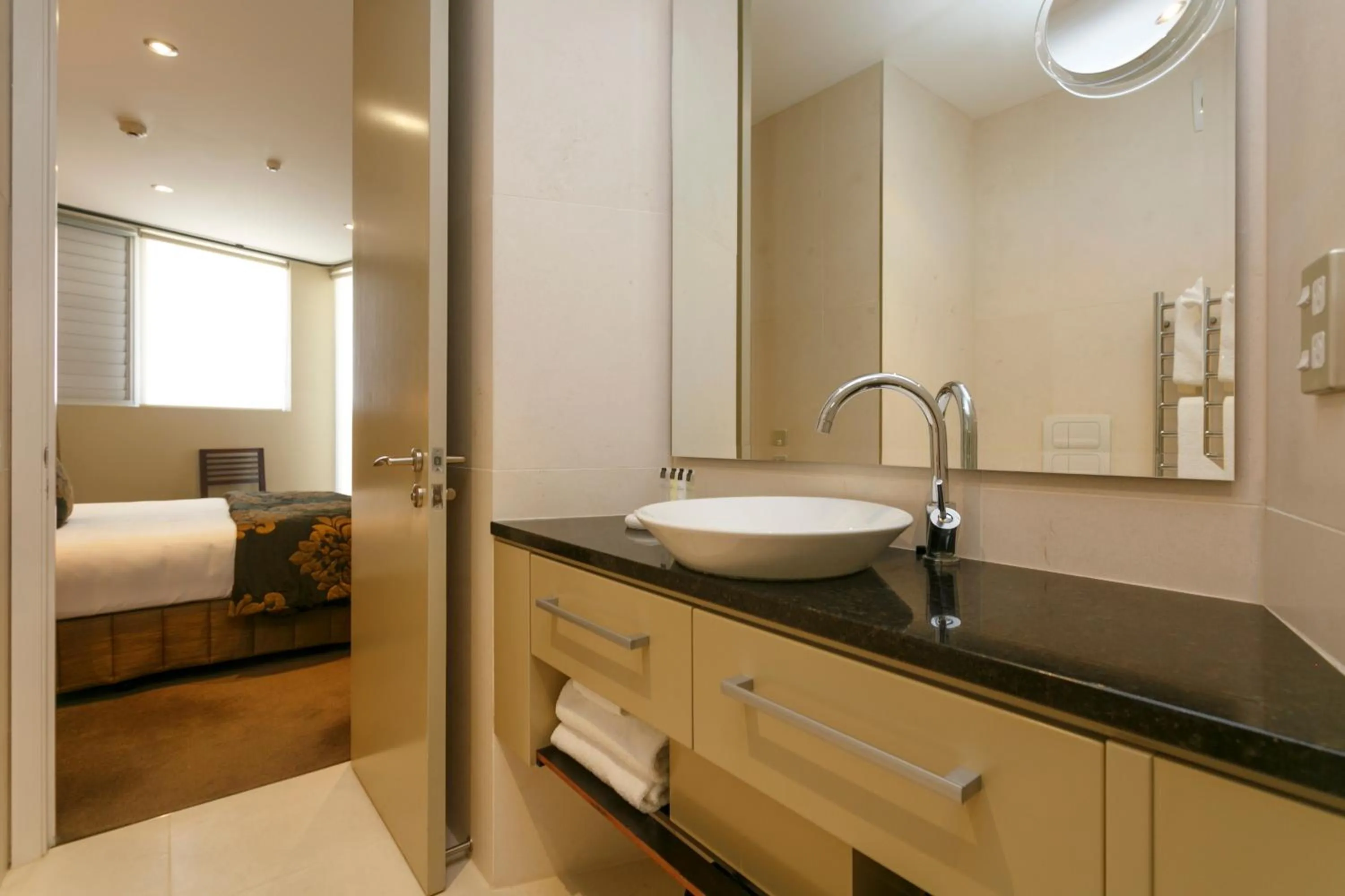 Bathroom, Bed in The Reef Resort