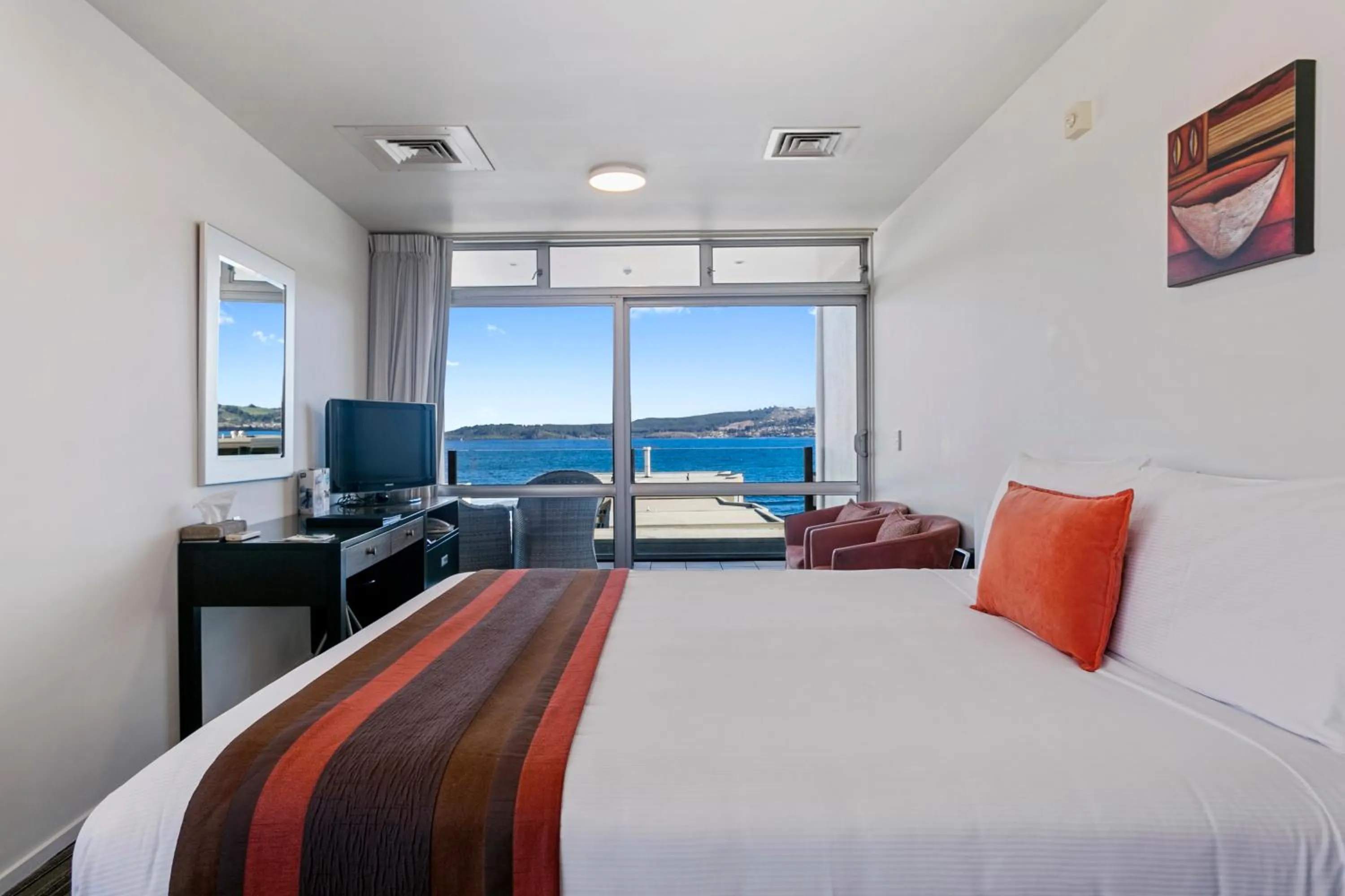 TV and multimedia, Bed in The Reef Resort