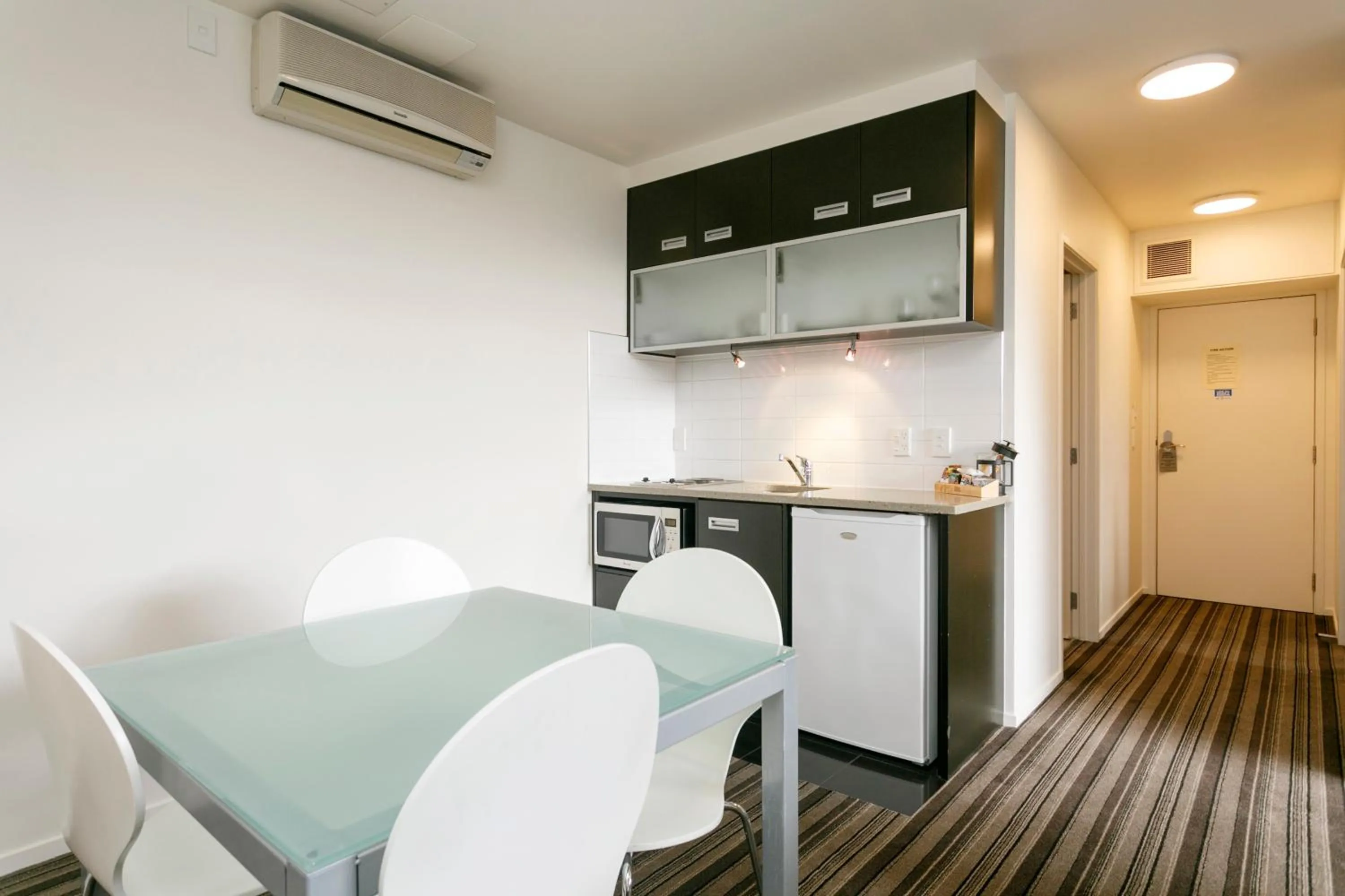 Kitchen or kitchenette in The Reef Resort