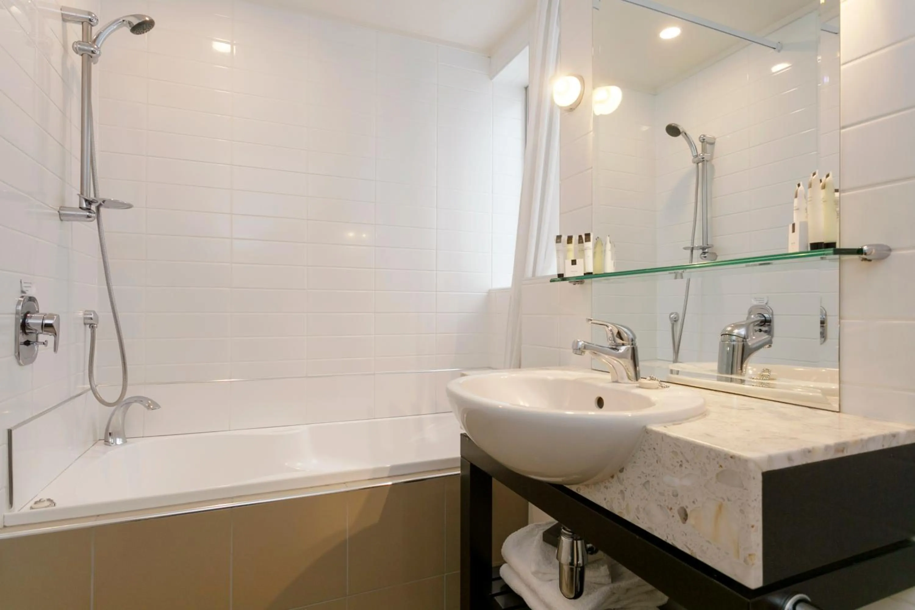 Shower in The Reef Resort