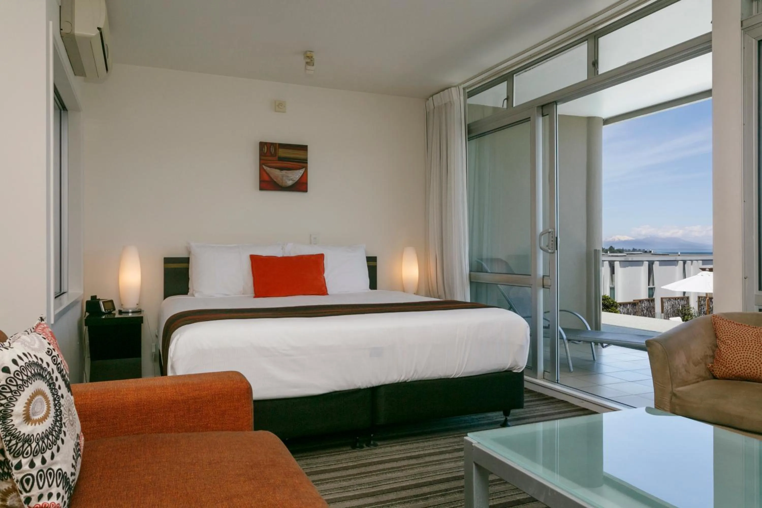 Balcony/Terrace, Bed in The Reef Resort