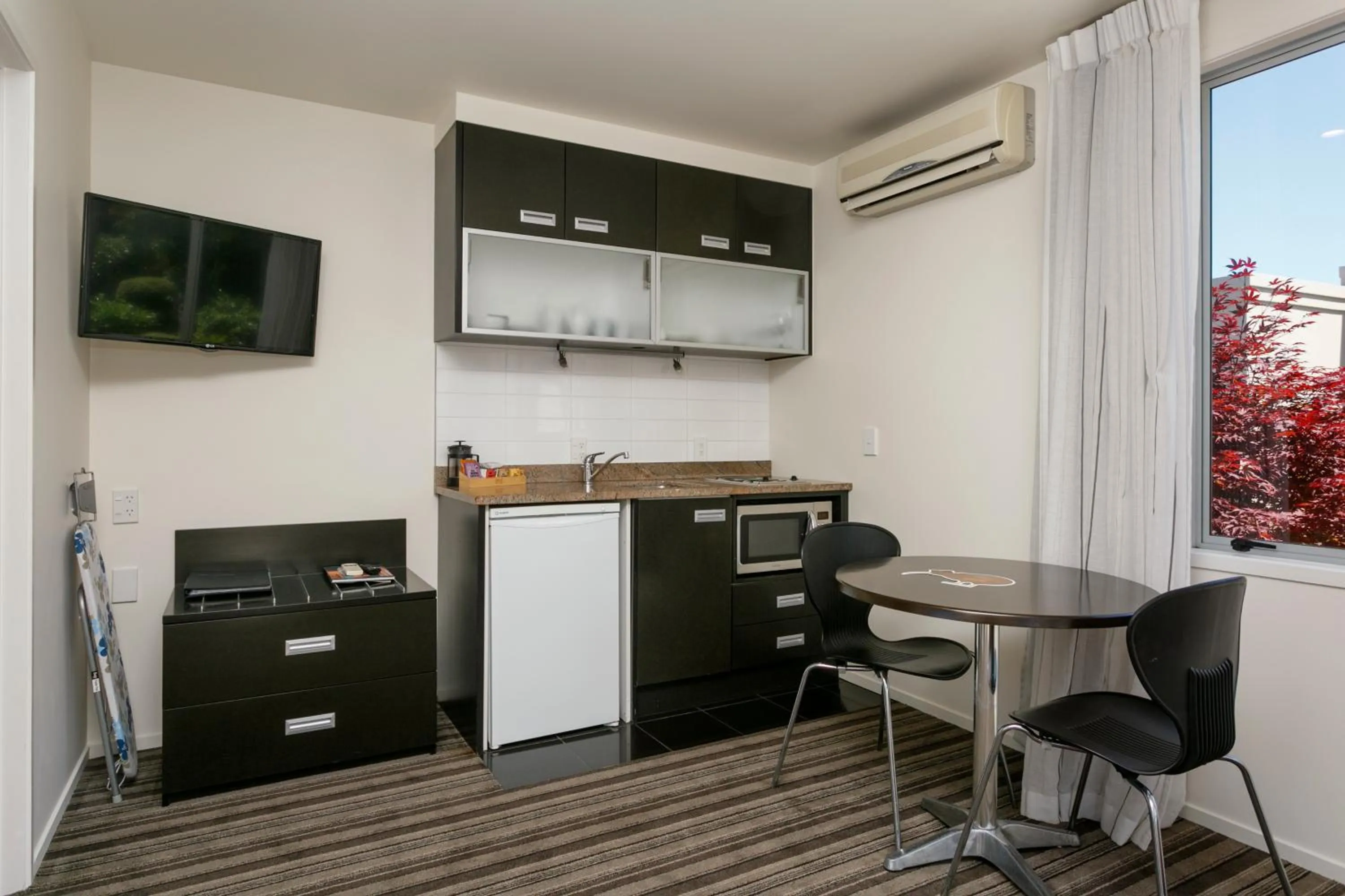 Kitchen or kitchenette in The Reef Resort