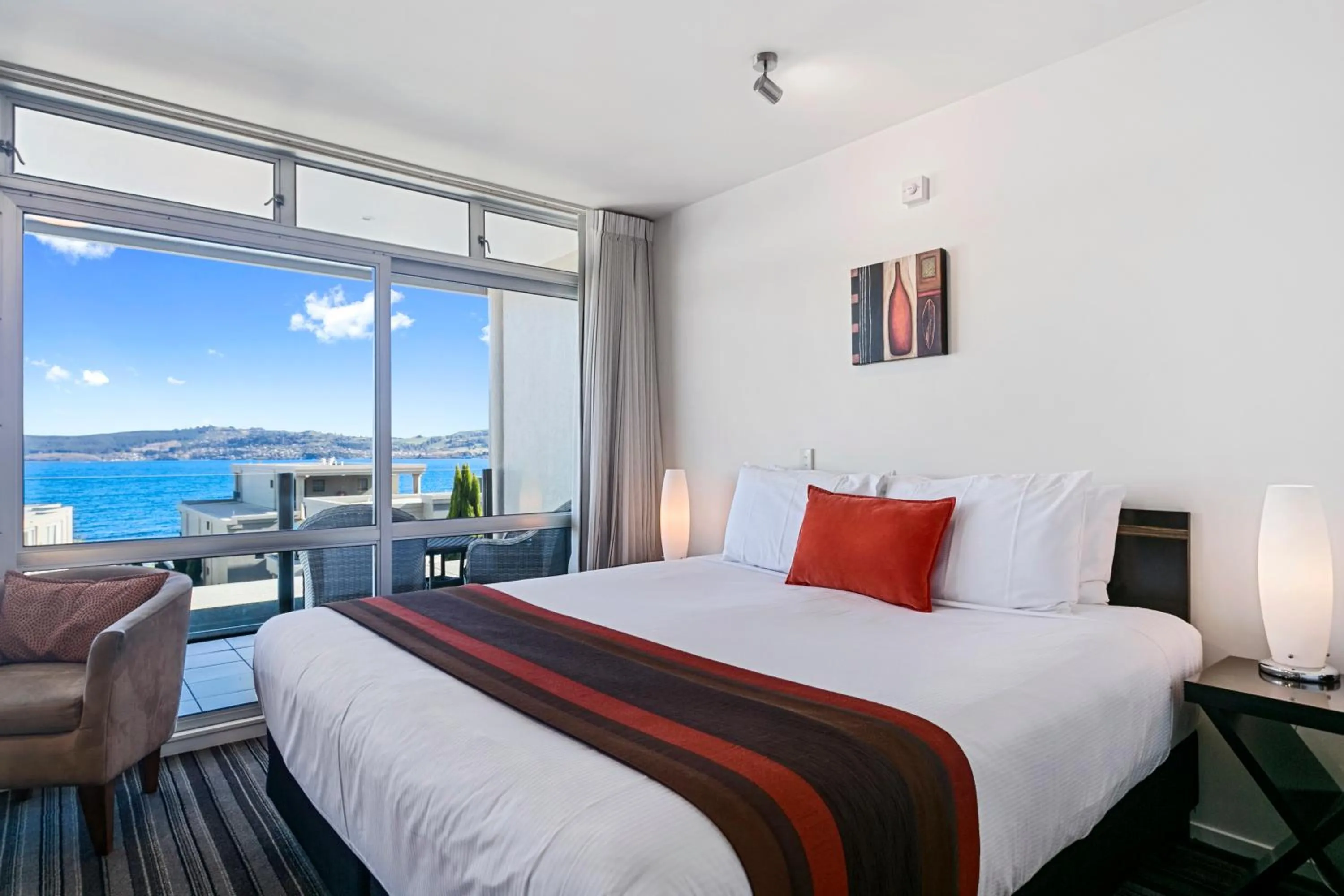 Balcony/Terrace, Bed in The Reef Resort
