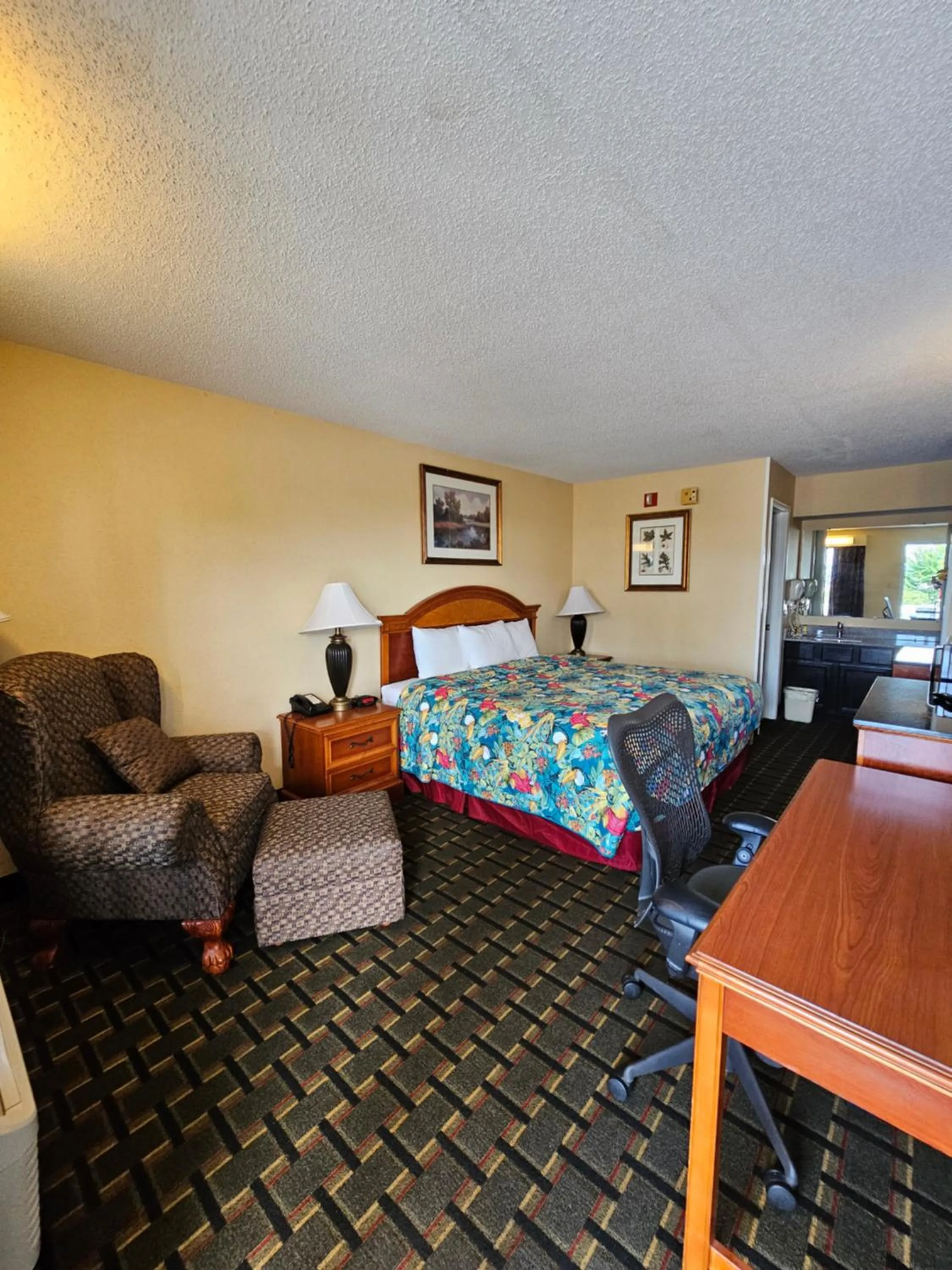 Bed in Jameson Inn Douglas