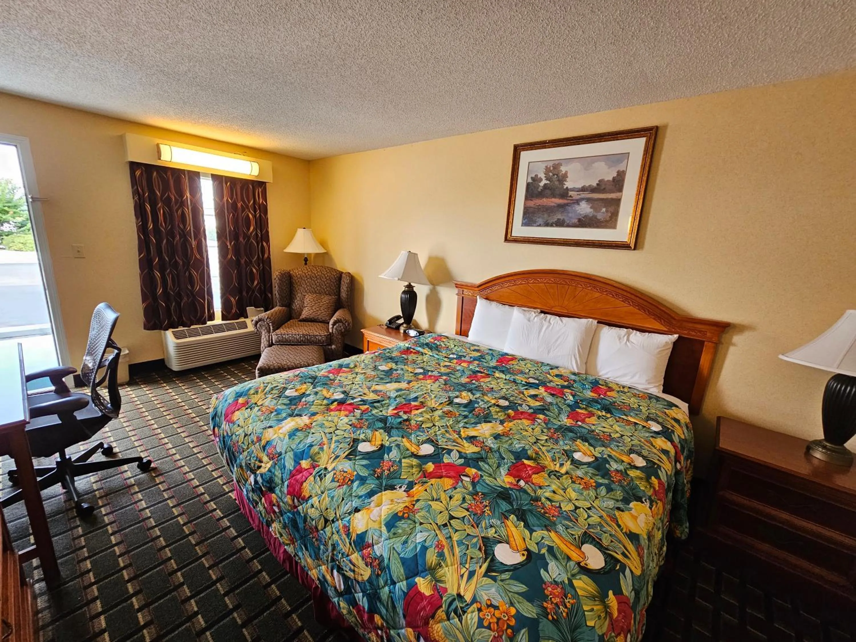 Bed in Jameson Inn Douglas