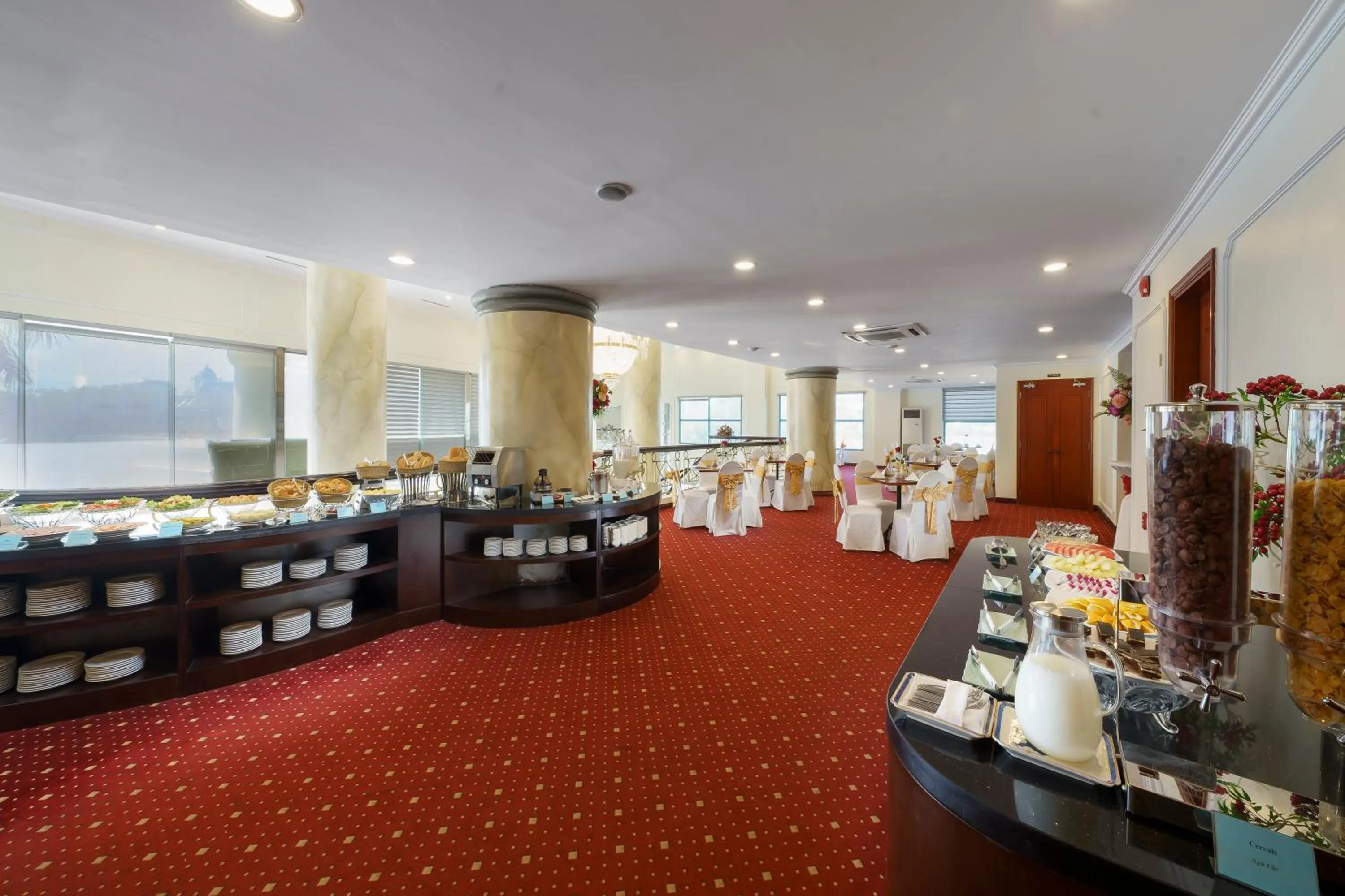 Buffet breakfast in Mithrin Hotel Halong