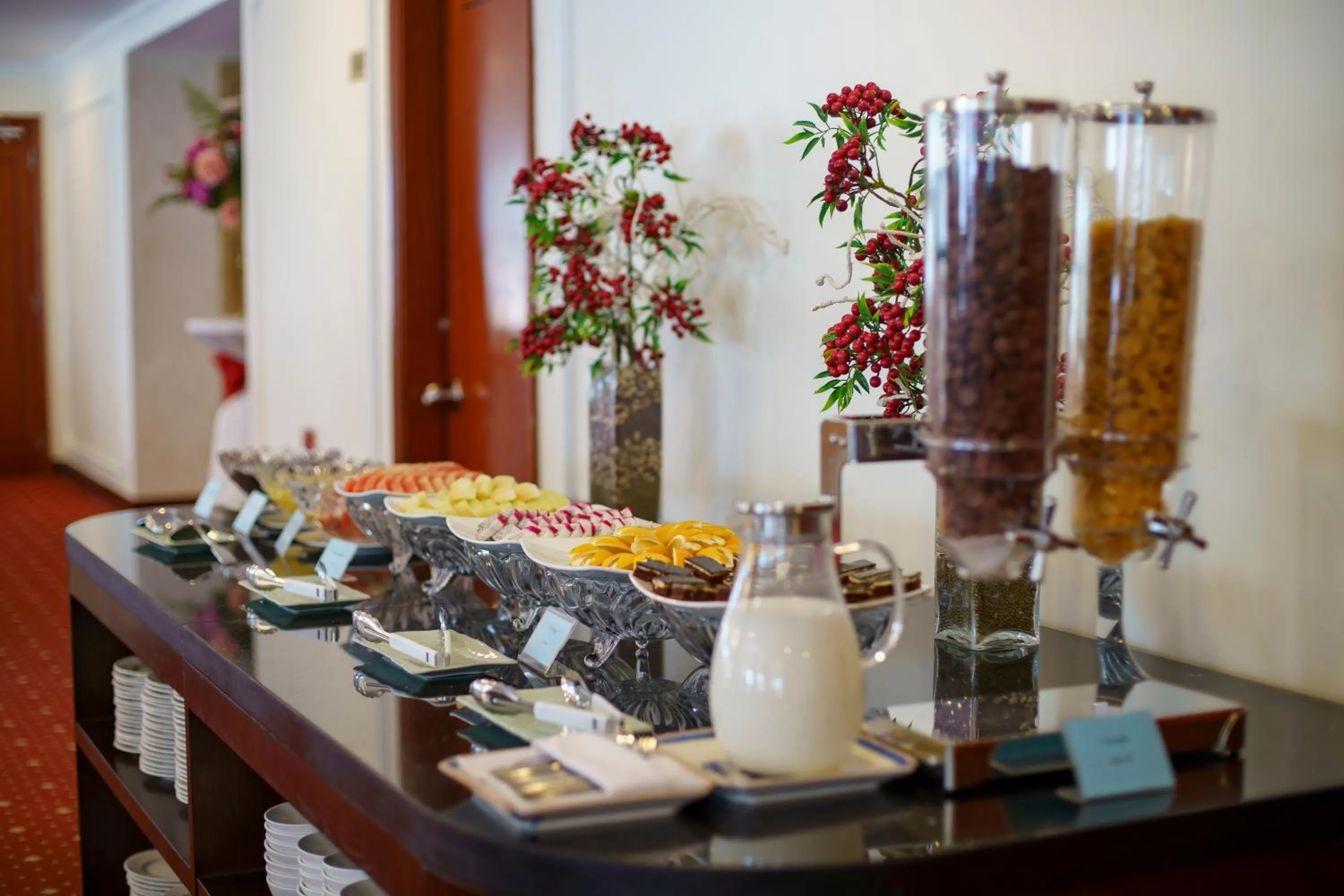 Buffet breakfast in Mithrin Hotel Halong