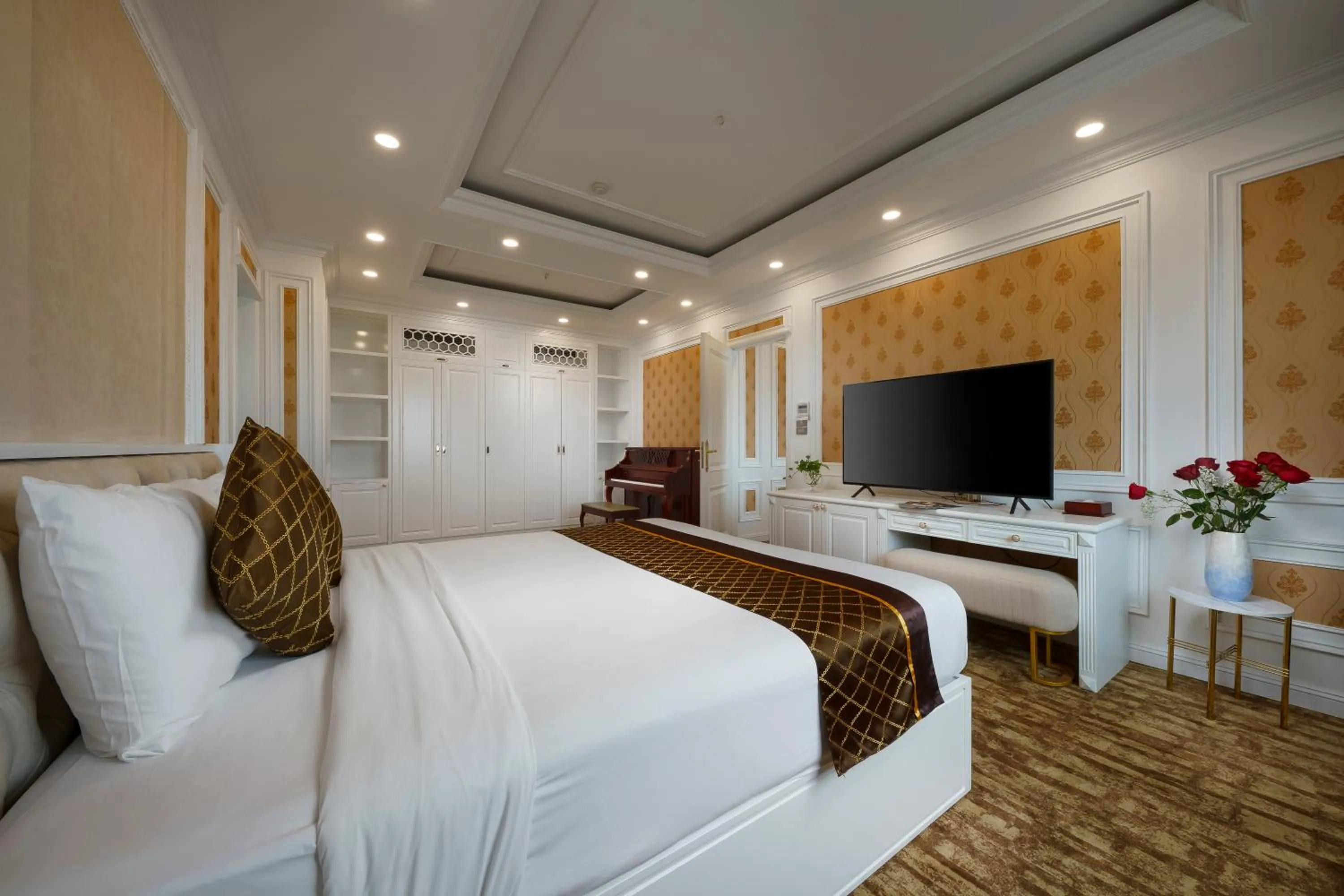 Bedroom, Bed in Mithrin Hotel Halong