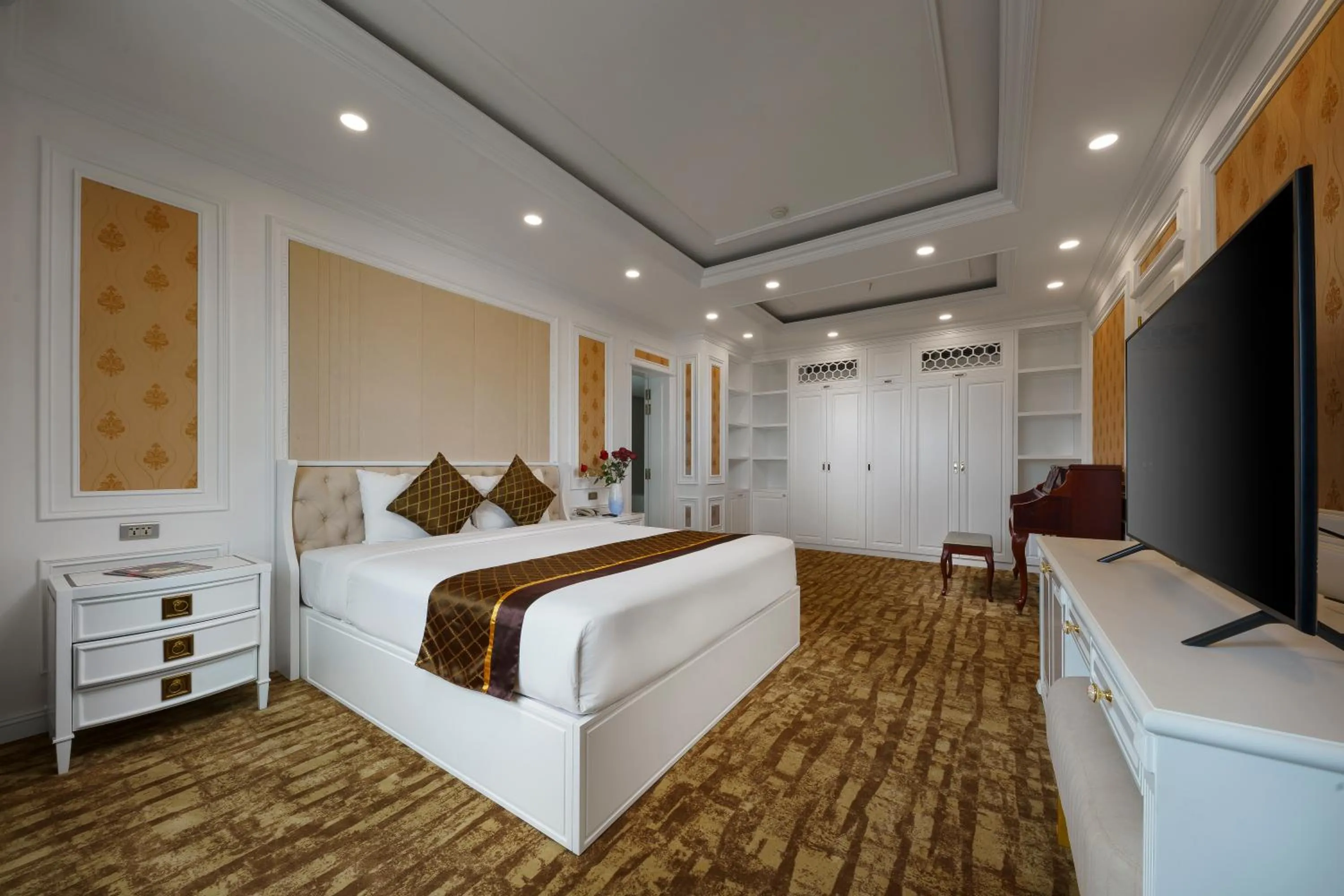 Bedroom, Bed in Mithrin Hotel Halong