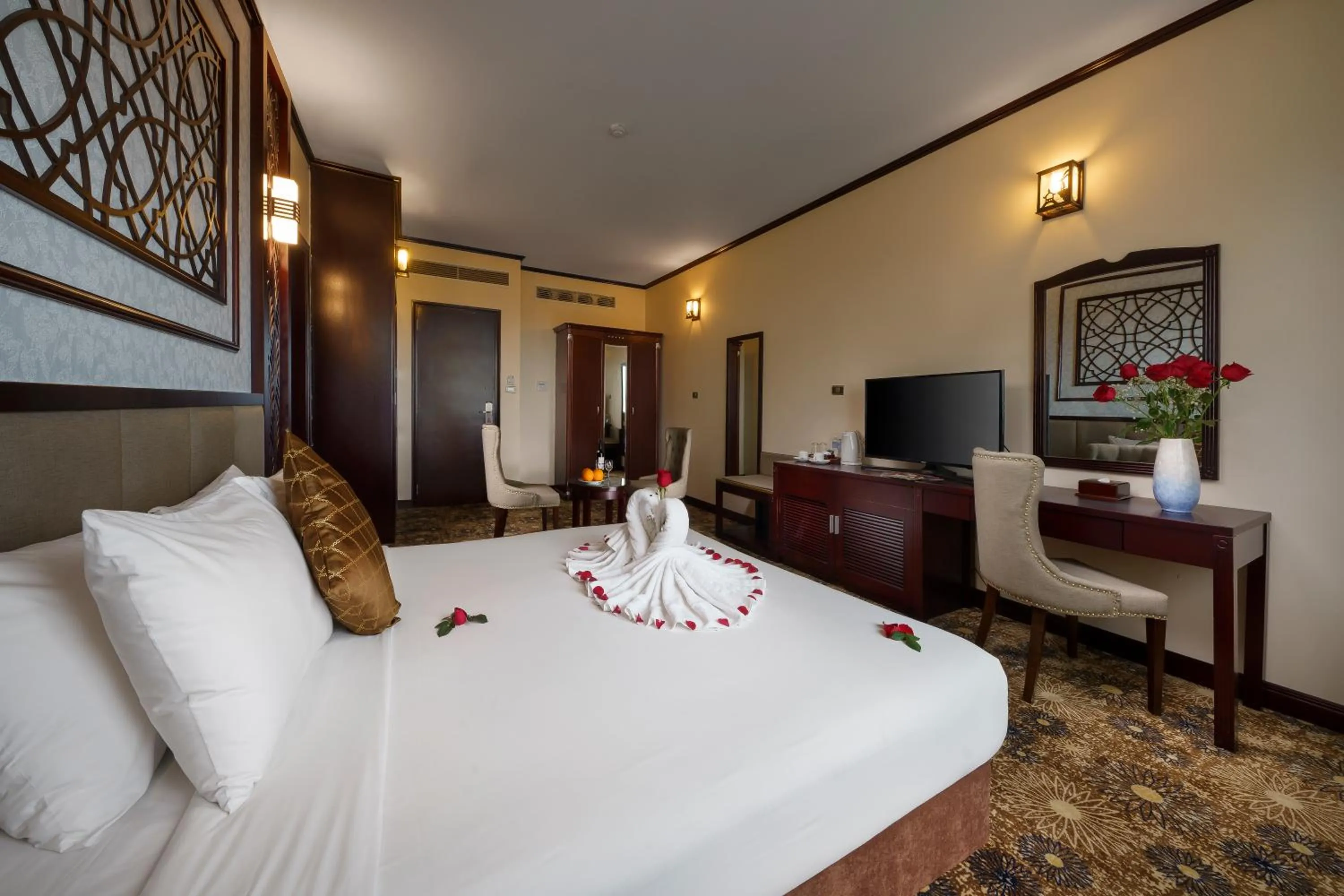 Bedroom, Bed in Mithrin Hotel Halong