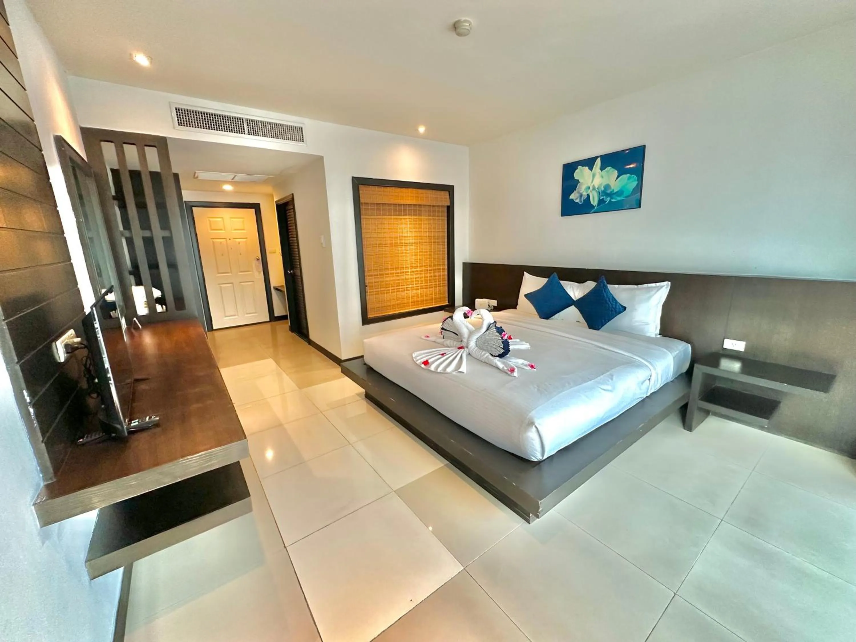 Photo of the whole room, Bed in APK Resort Patong