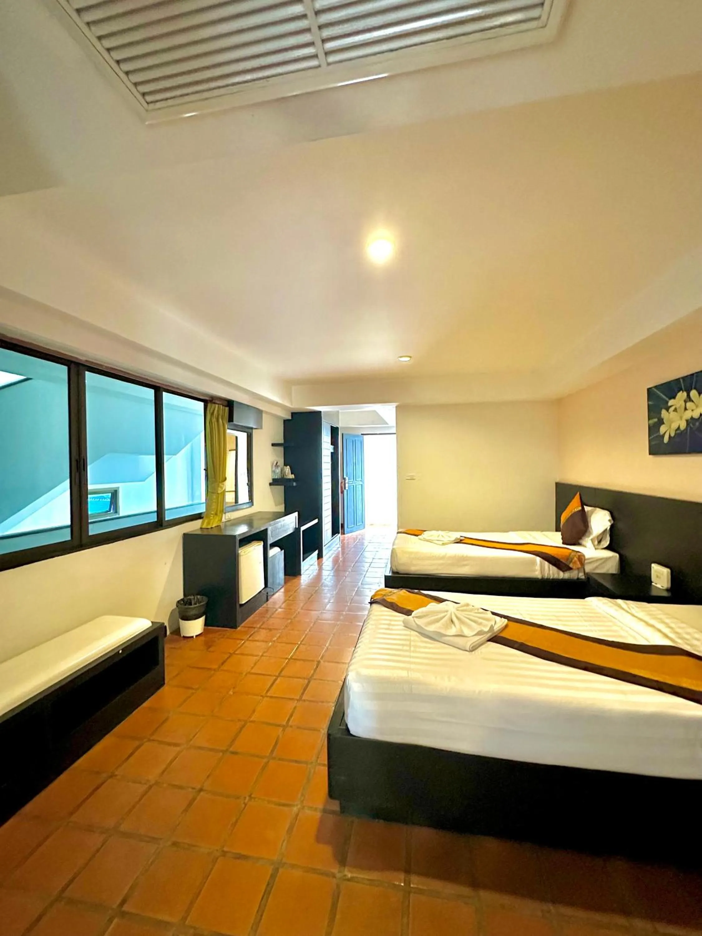 Photo of the whole room, Bed in APK Resort Patong