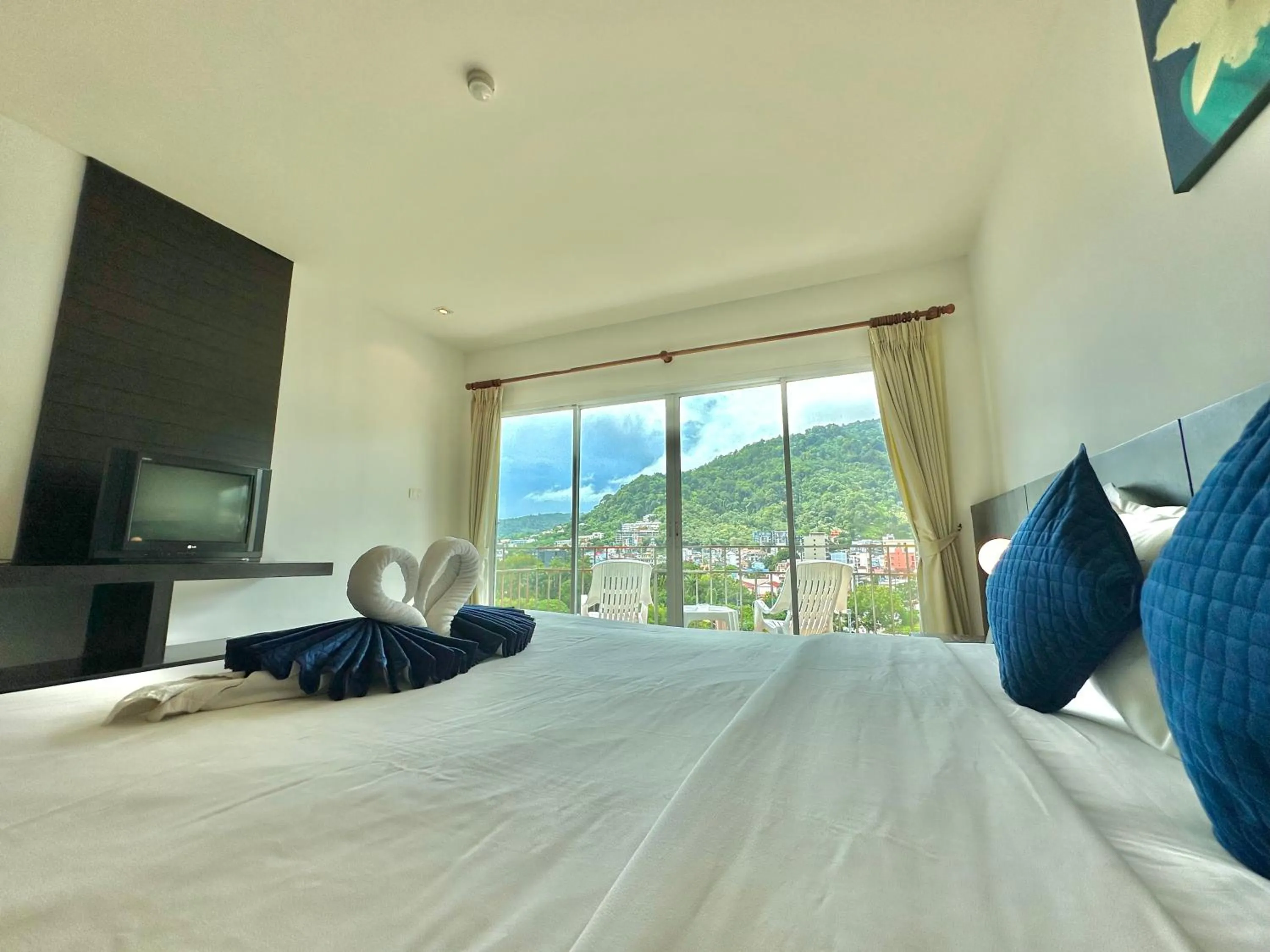 Photo of the whole room, Bed in APK Resort Patong